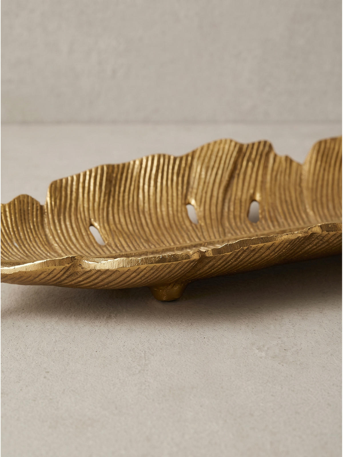 DEKOSCHALE SUBIACO, Aluminium, handgefertigt, Gold, 80 x 26 x 5 cm - Goldfarben, Metall (5cm) - KADIMA DESIGN