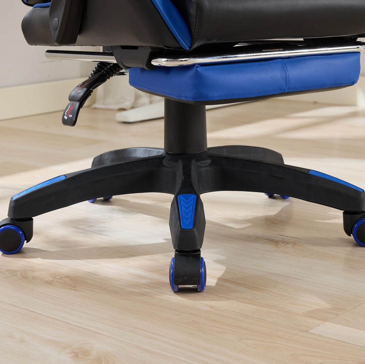 STUHL B64 / T58 / H116.5-126 cm,, Rennsport-Design, 360° drehbar und höhenverstellbar, Schwarz und Blau - Blau, Kunststoff (58/116.5/64.5cm) - Redom