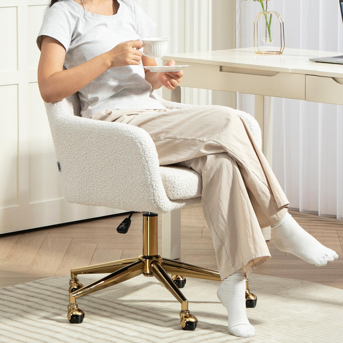 HOMEOFFICE-STUHL, höhenverstellbarer Bürostuhl mit Rollen, Samtartiger Bezug, Metallbasis, Cremeweiß - Creme, Textil (61/88/60cm)