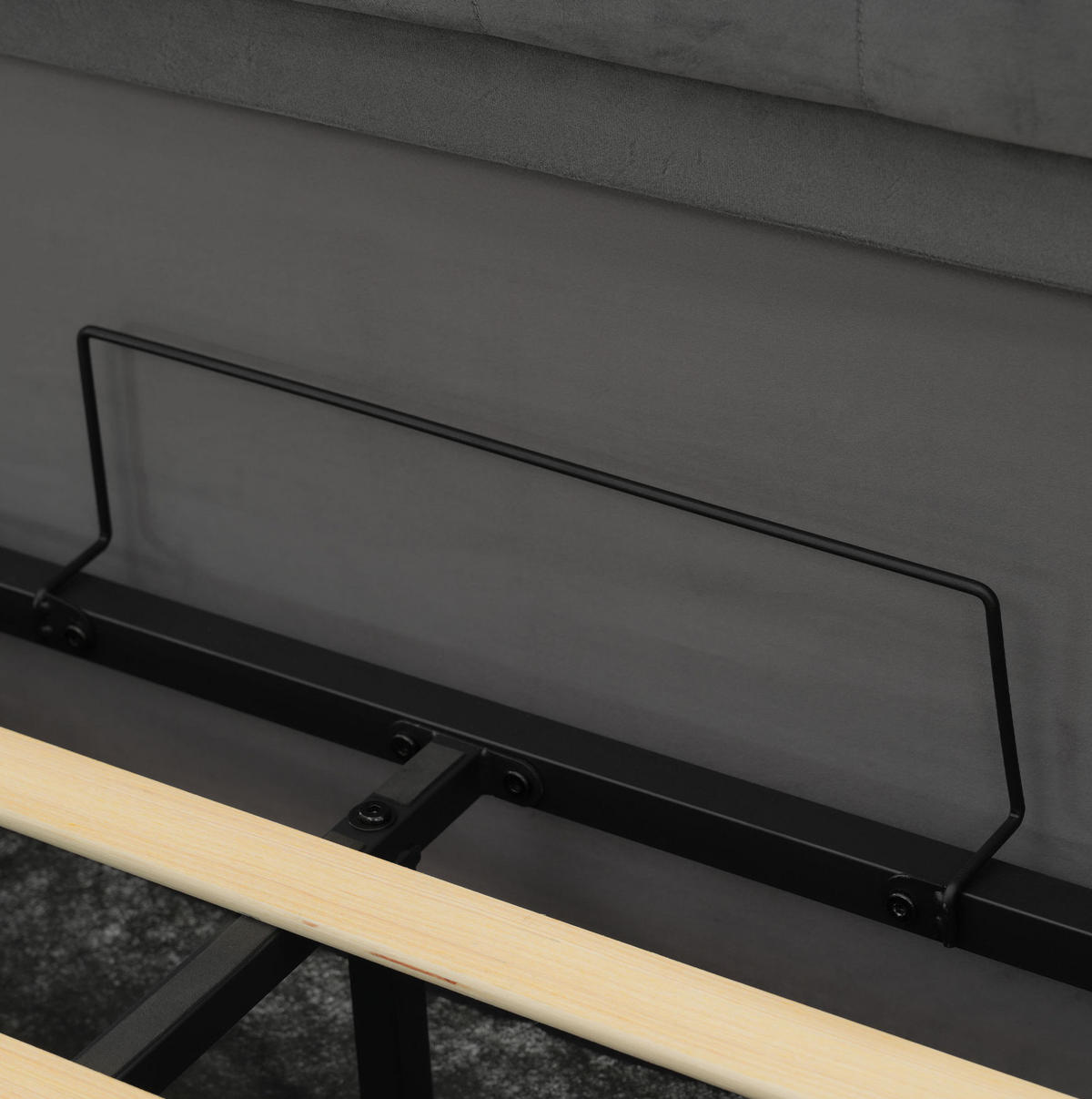 POLNJENA postelja iz žameta 140x200 cm siva z LED osvetlitvijo, USB in Type-C priključkom ter hidravličnim predalom - siva, tekstil (140/200cm) - Modfu