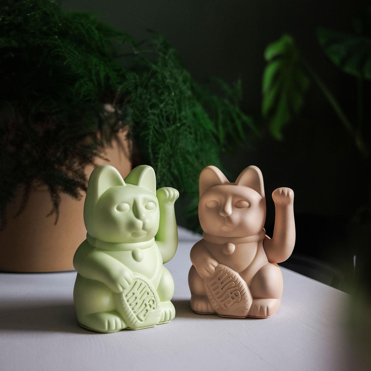 WINKEKATZE Lucky Cat Maneki Neko, Kunststoff, Ocker, 15 cm - Braun, Kunststoff (10.5/15/8.5cm) - Donkey Products