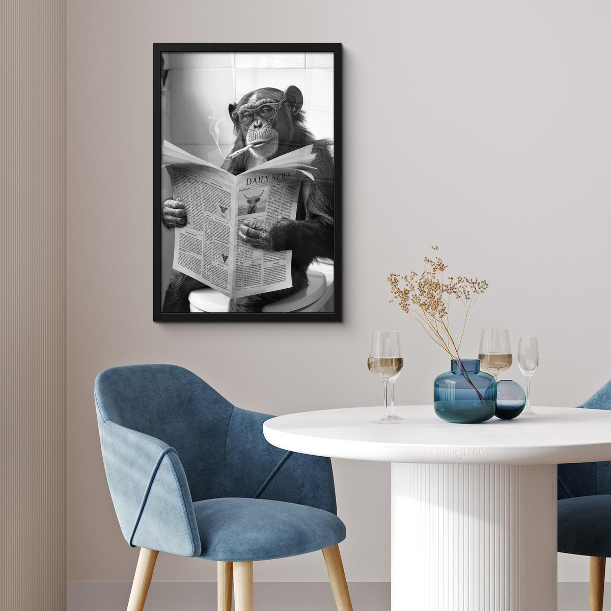 GERAHMTES BILD Affe - WC - Zeitung - Schwarz-Weiß - Humor 40x60 cm - Hellgrau, Papier (40/60cm) - MuchoWow