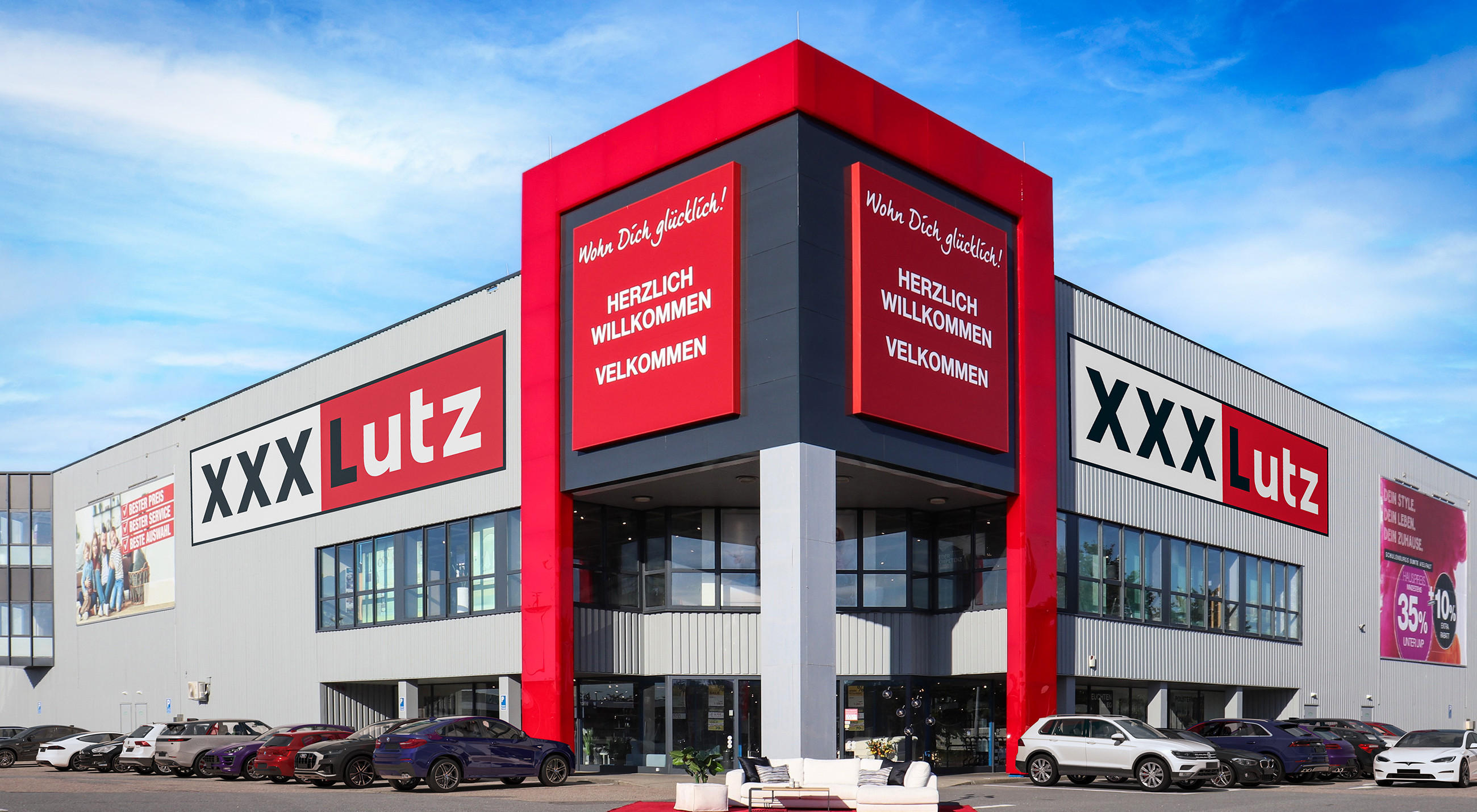 Frontansicht der XXXLutz Schulenburg Filiale in Flensburg