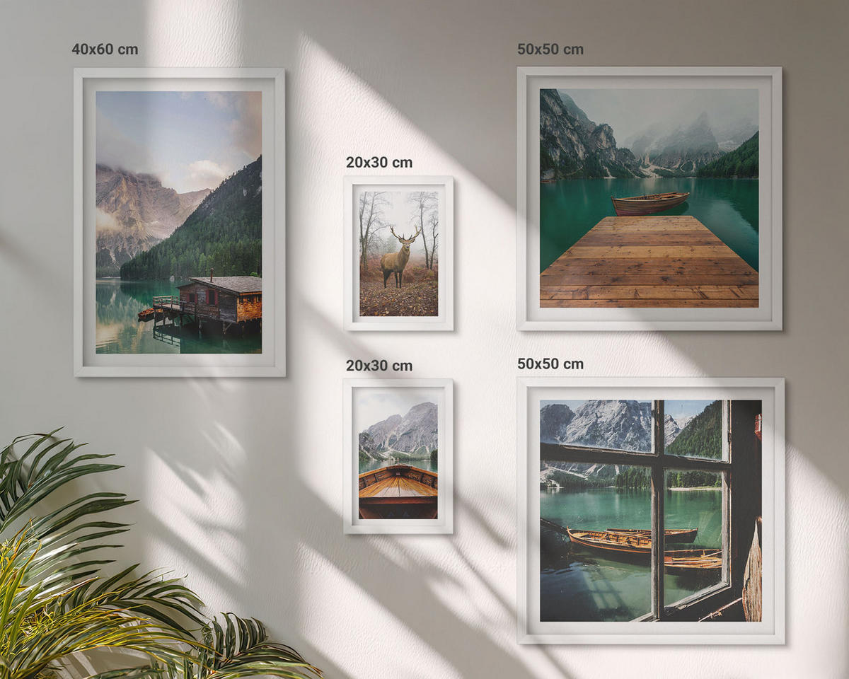 BILDER SET 5er Set - 50x50 cm & 20x30 cm & 40x60 cm Weißer Rahmen - Berglandschaften, Ferienhäuser, Boote - Weiß, Kunststoff (40/60cm) - TULUP