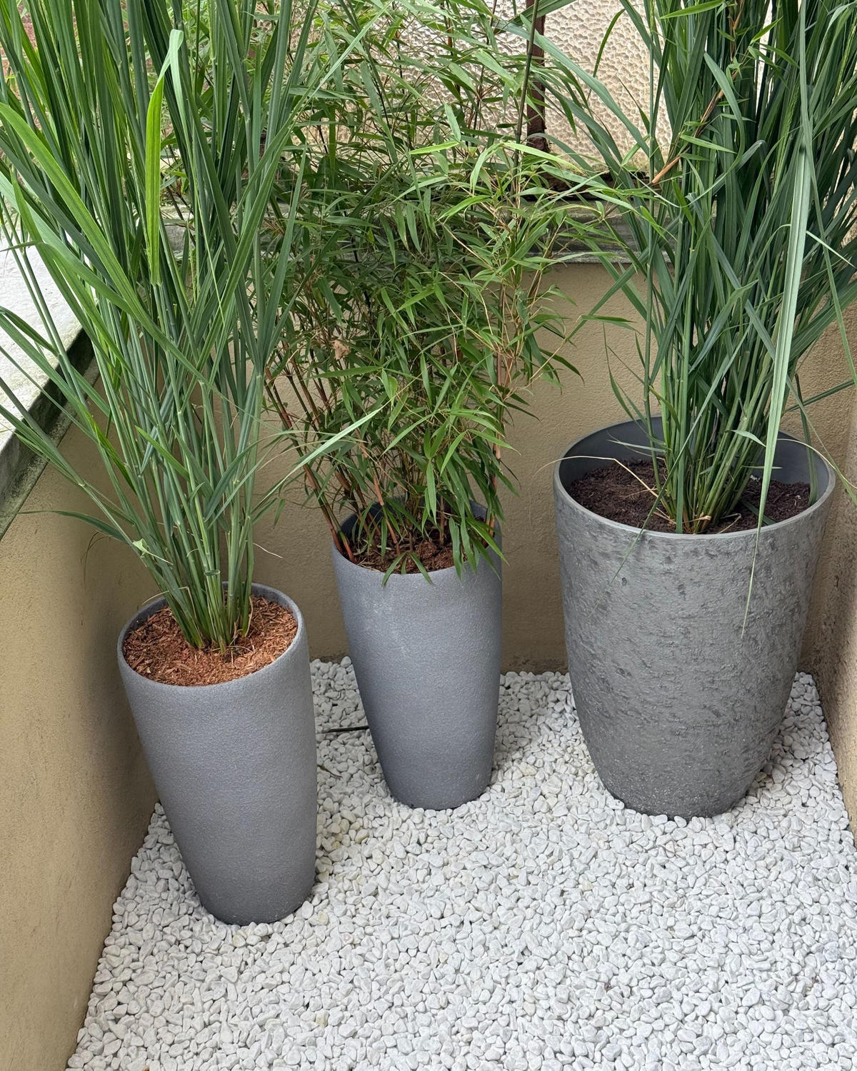 BLUMENTOPF grau rund 35/35/50 cm Camia - Grau, Stein (50cm) - Beliani