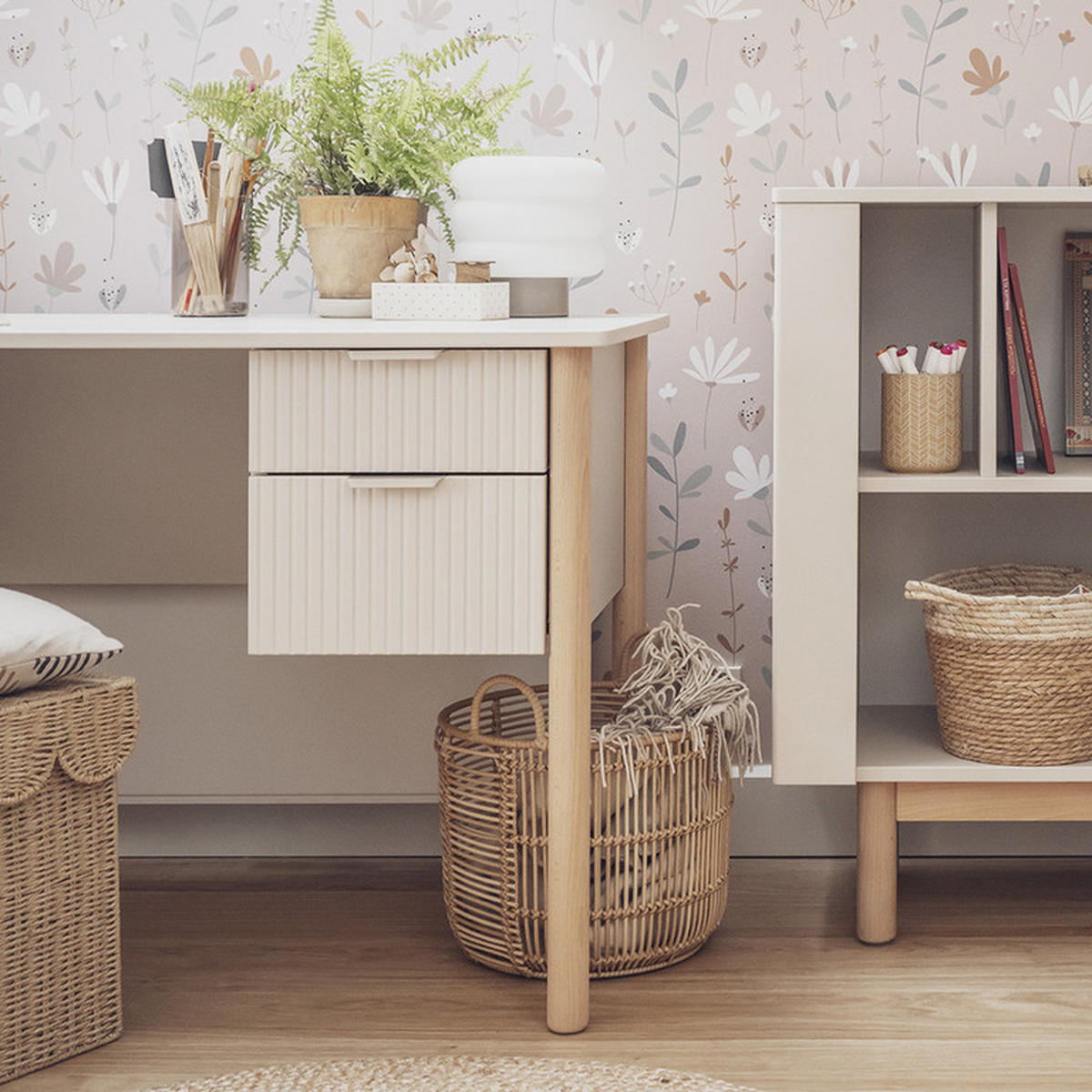 PSACÍ STŮL Miloo Béžová - béžová, kompozitní dřevo (62.5/125/75cm) - Petits-meubles