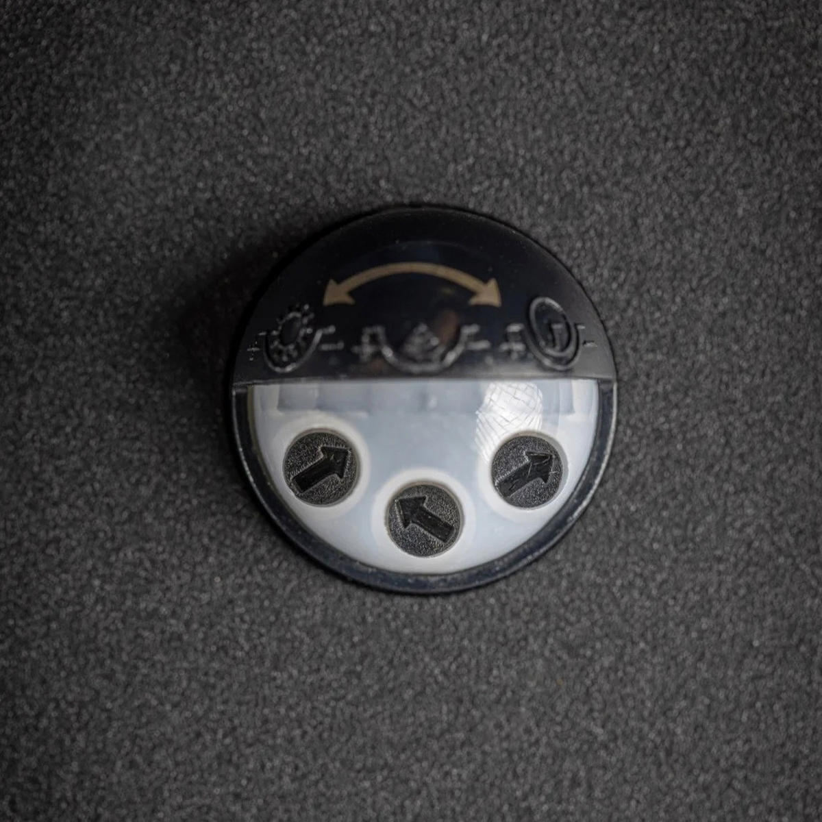 AUSSENWANDLEUCHTE Schwarzes abgeschrägtes Glas E27 mit PIR-Bewegungssensor - Schwarz, Metall (14/31/12cm) - CGC Europe