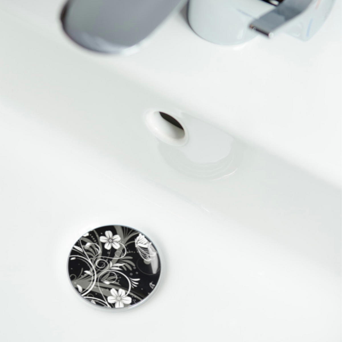 WASCHBECKENSTÖPSEL White Flower - Schwarz, Kunststoff/Metall (4/7/7cm) - Sanilo