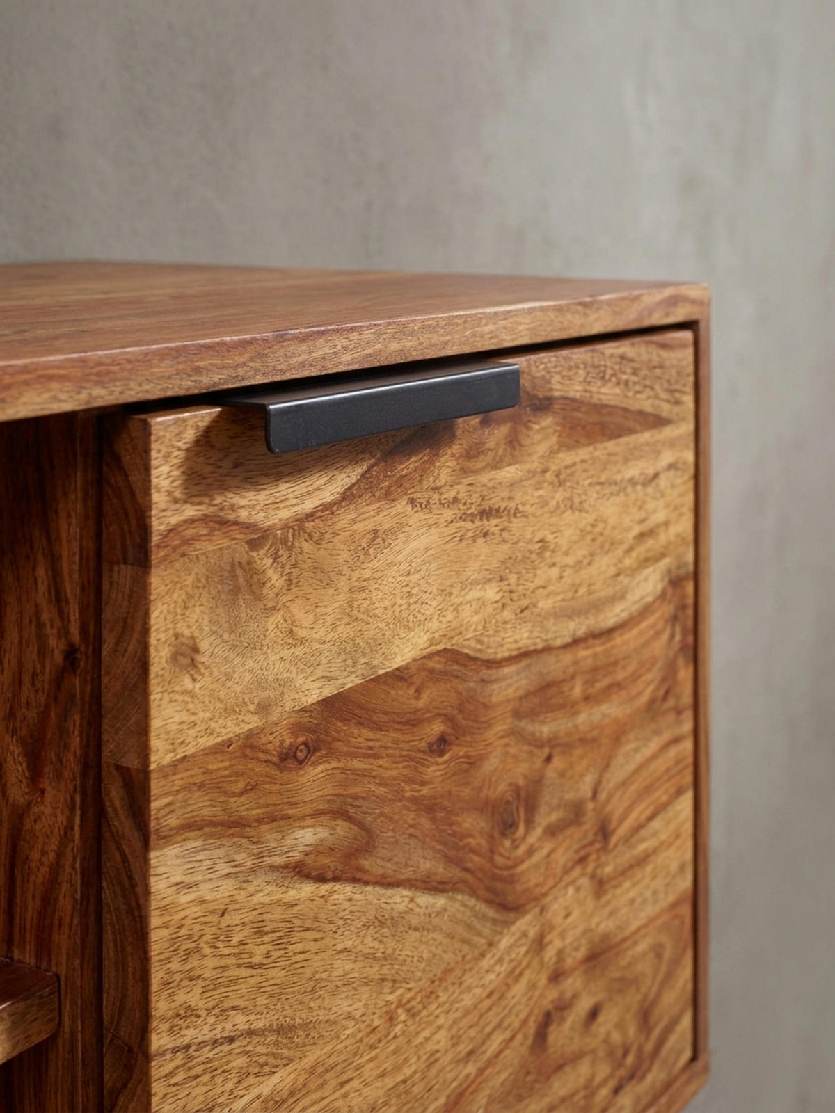 LOWBOARD Massivholz Landhausstil für 60-Zoll Fernseher mit offenen Fächern - Schwarz/Braun, Holz/Metall (147/51/38cm) - KADIMA DESIGN