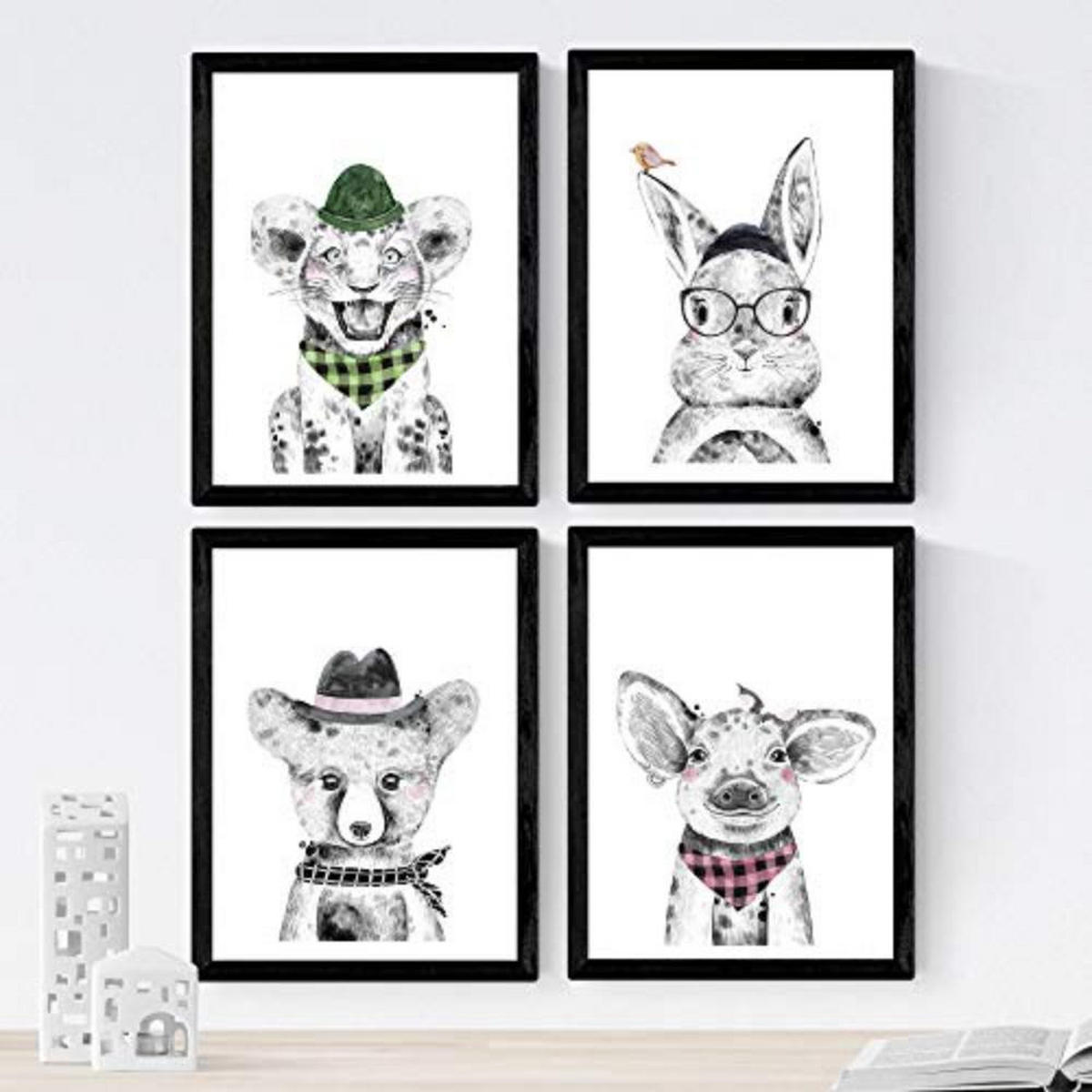 POSTER Set mit 4 „Tieren mit Rosa und Grün Accessoires A4 Schwarzer Rahmen - Schwarz, Papier (29.7/3cm) - Nacnic