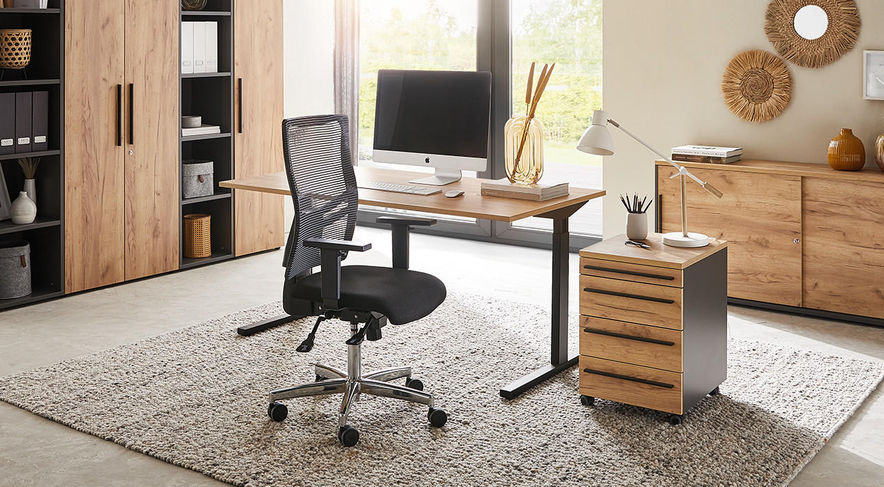 Büromöbel mit Schreibstuhl
