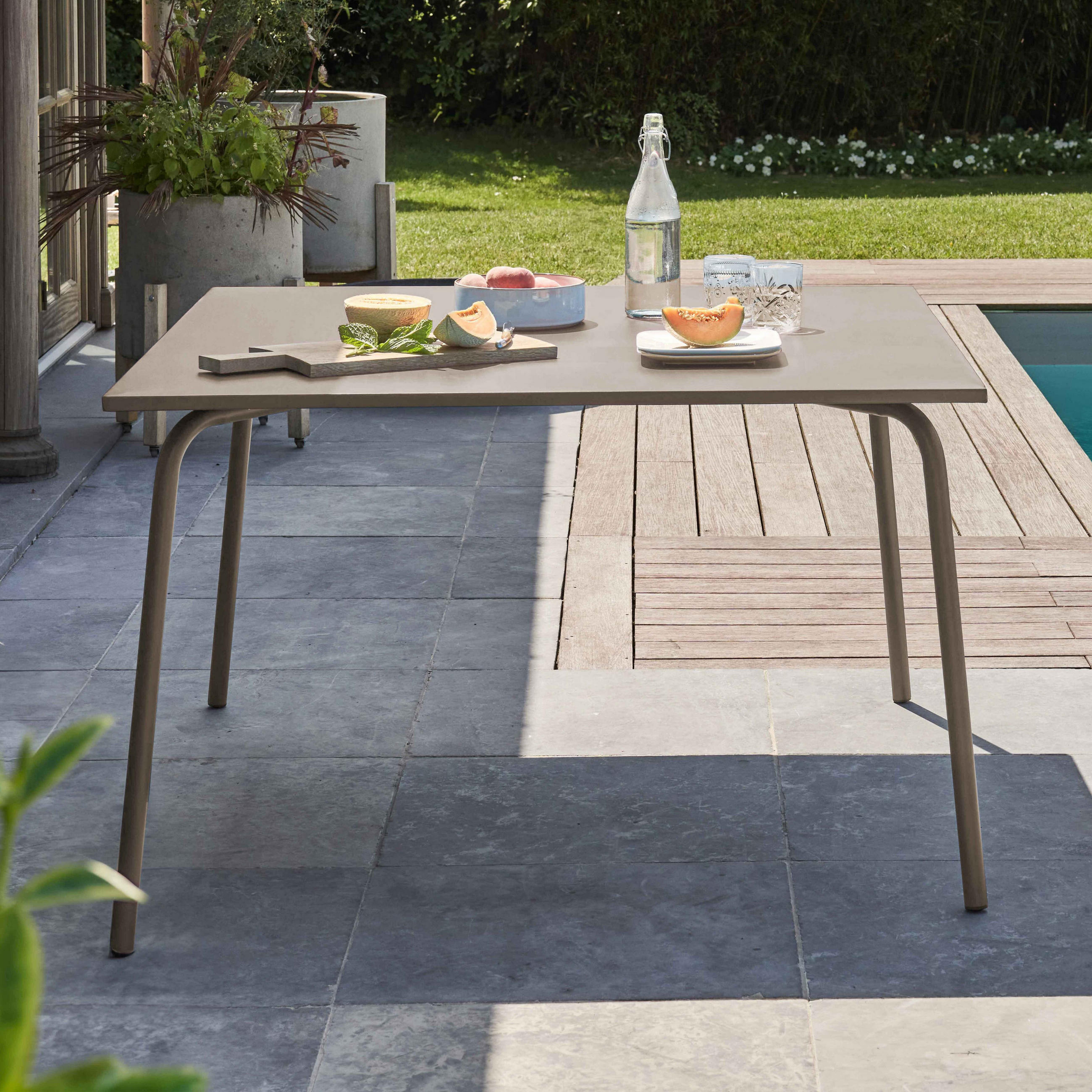 GARTENTISCH , Taupe - Taupe, Metall (120/120/72cm) - Oviala