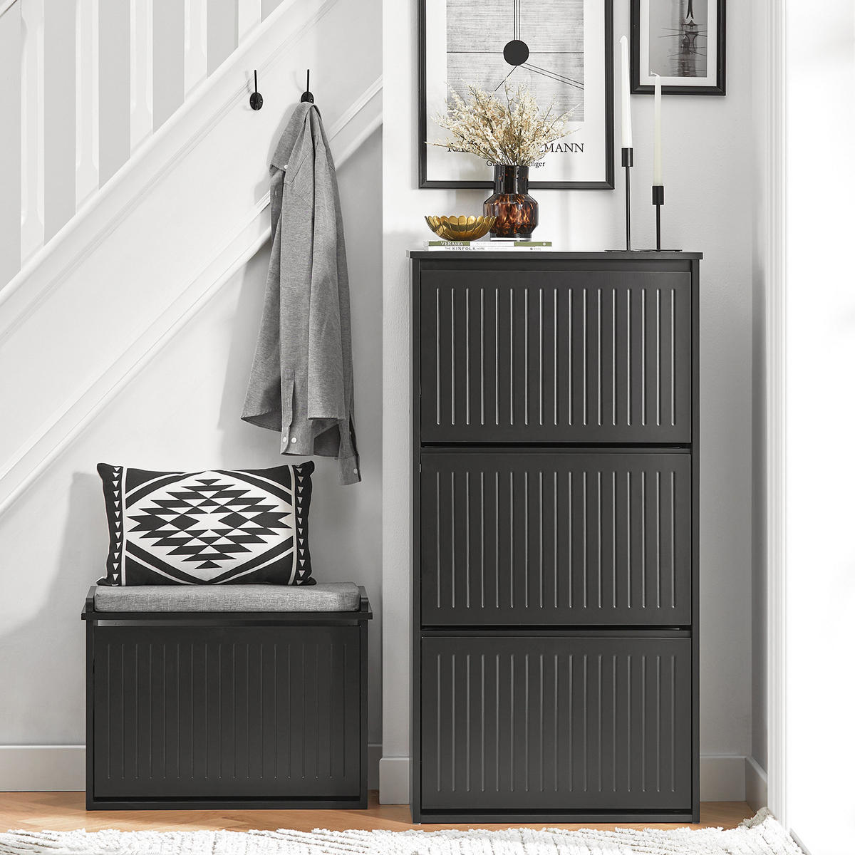 SCHUHSCHRANK mit 3 Klappen Schwarz - Schwarz, Holzwerkstoff (61/120/26cm) - SoBuy