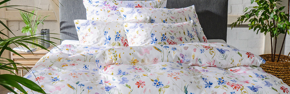 Bettwäsche mit Blumenmotiv