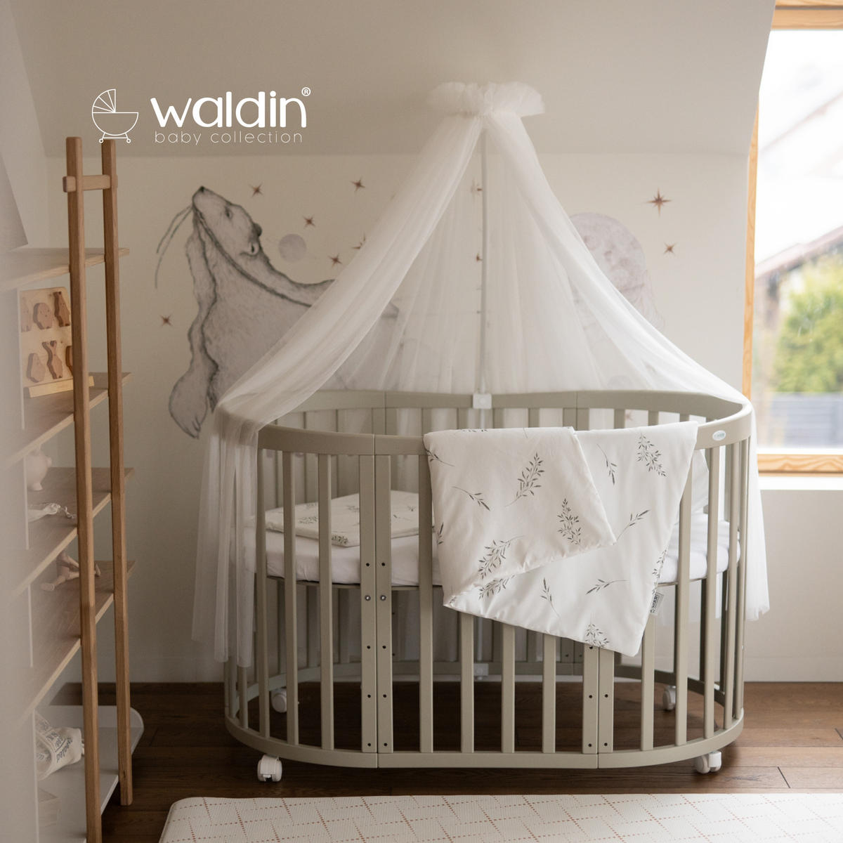 BABYBETT OLIVE OVAL 7in1 mit Matratze und Himmelset - Olivgrün/Weiß, Holz/Textil