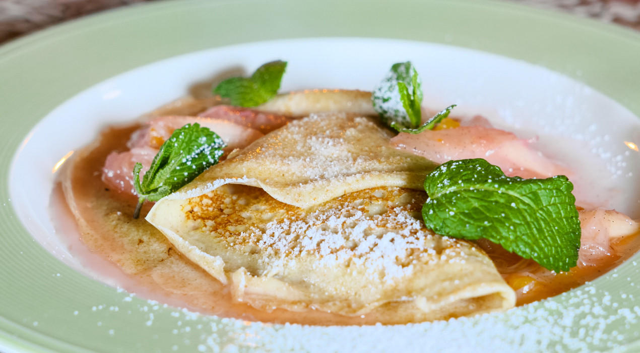 XXXLecker-Crepes-mit-Rhabarberkompott