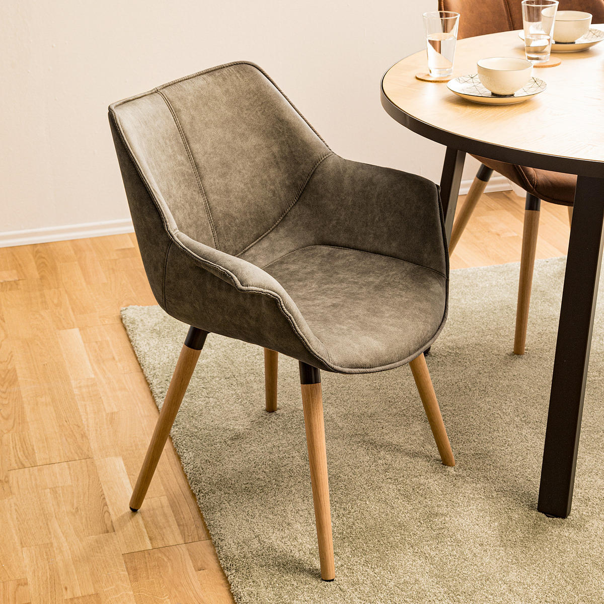 ARMLEHNENSTUHL - Microfaser / Eiche massiv - Beige, Textil (70/81/64cm) - home24