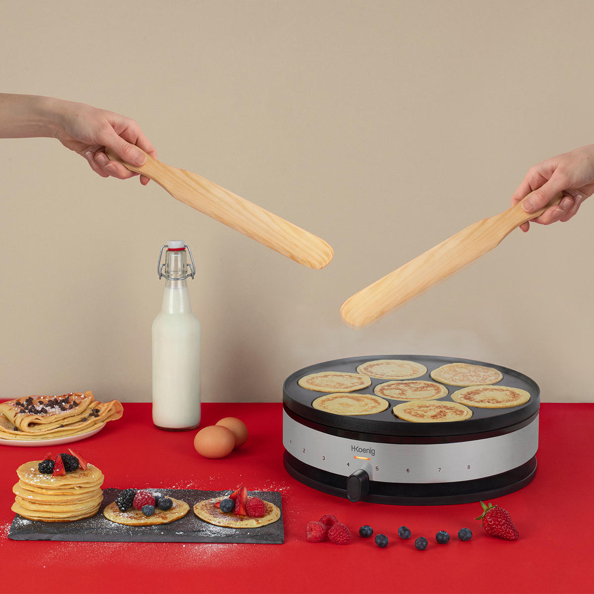 PFANNKUCHENMASCHINE KREP56 Schwarz und Silber, 2 in 1 Wendeplatten, Regelbarer Thermostat 230°, Antihaftbeschichtete Kochplatten 33 cm und 10cm - Schwarz, Metall (33/11/33cm) - HKoenig