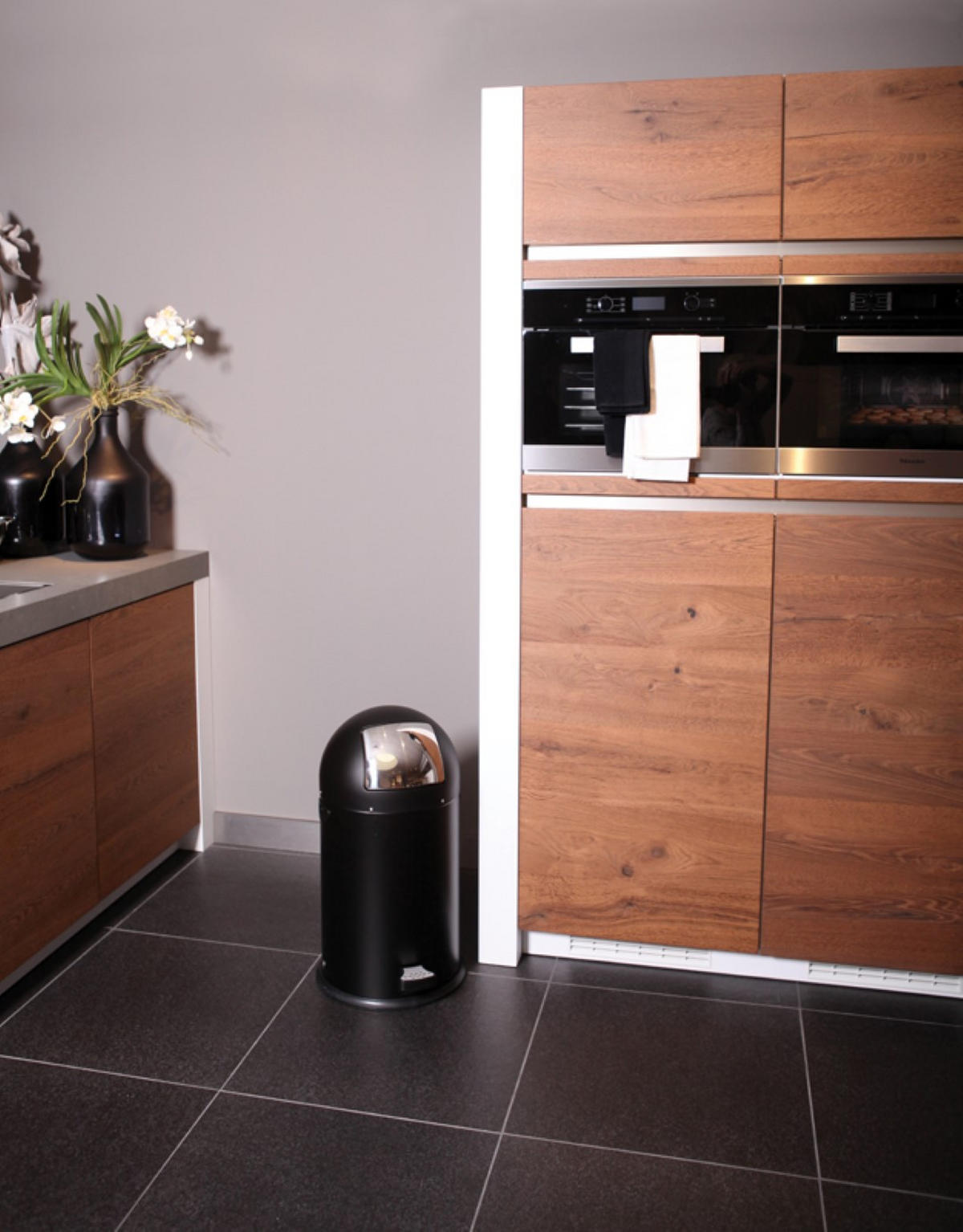 MÜLLEIMER Stilvoller Eleganter Mit Starkem Fußpedal und Verzinktem Inneneimer 33 Liter 70 x 35 cm Schwarz - Schwarz, Metall (38/70/43.5cm) - PROREGAL