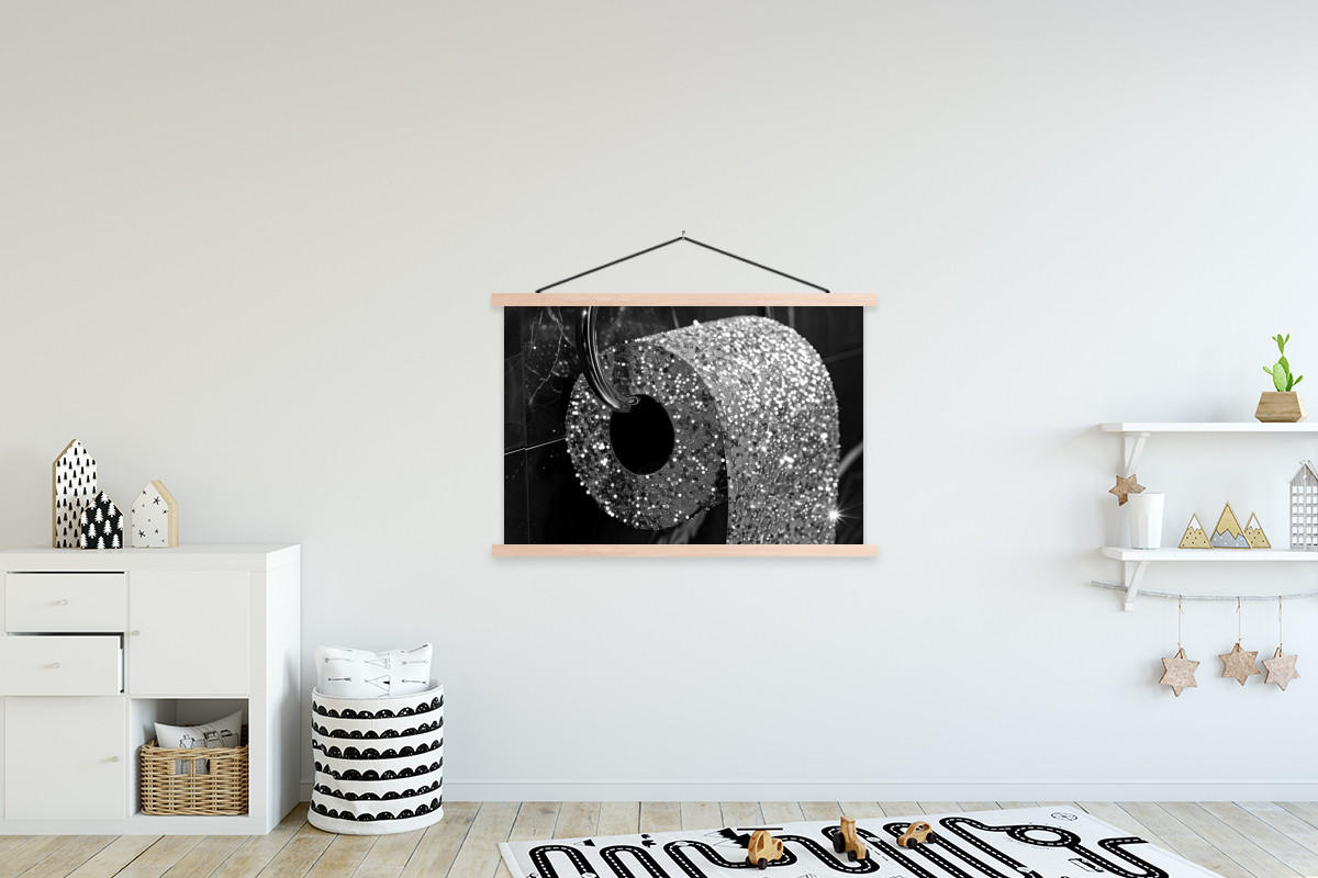 POSTER WC - Toilettenpapier - Schwarz und weiß - Glitter 120x80 cm - Silberfarben, Textil (120/80/0.15cm) - MuchoWow