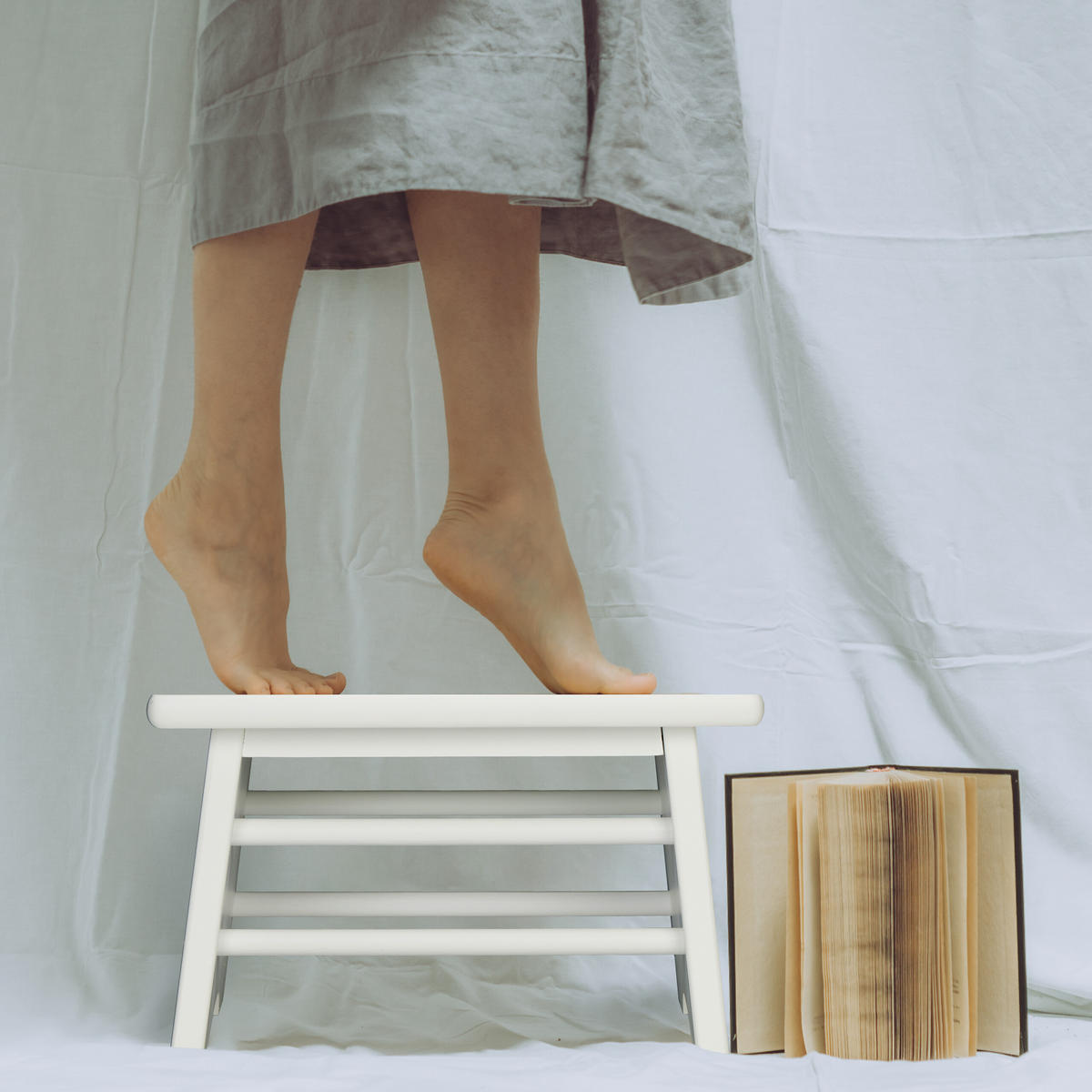 FUSSBANK - Weiß, Holz (33/20/21.5cm) - Relaxdays