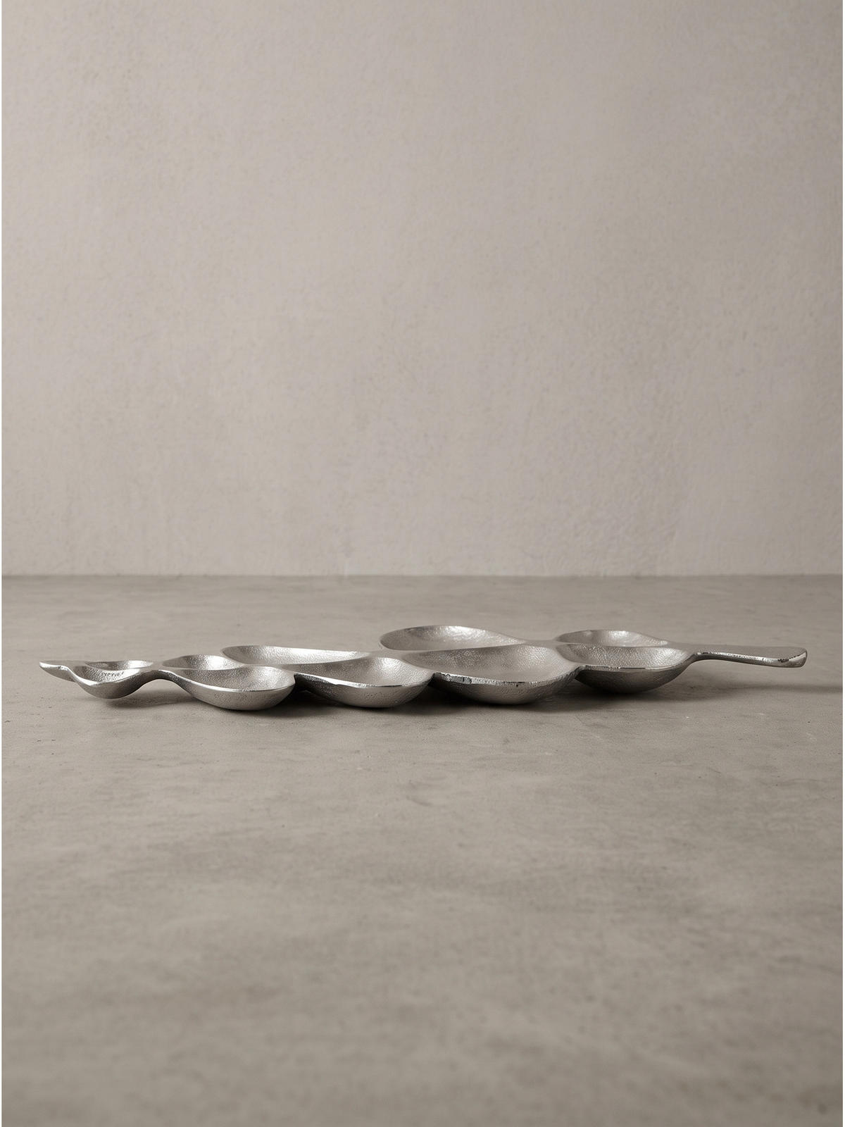 DEKOSCHALE NUMANA, Aluminium, handgefertigt, Silber, 60,5 x 17,5 x 3 cm - Silberfarben, Metall (3cm) - KADIMA DESIGN