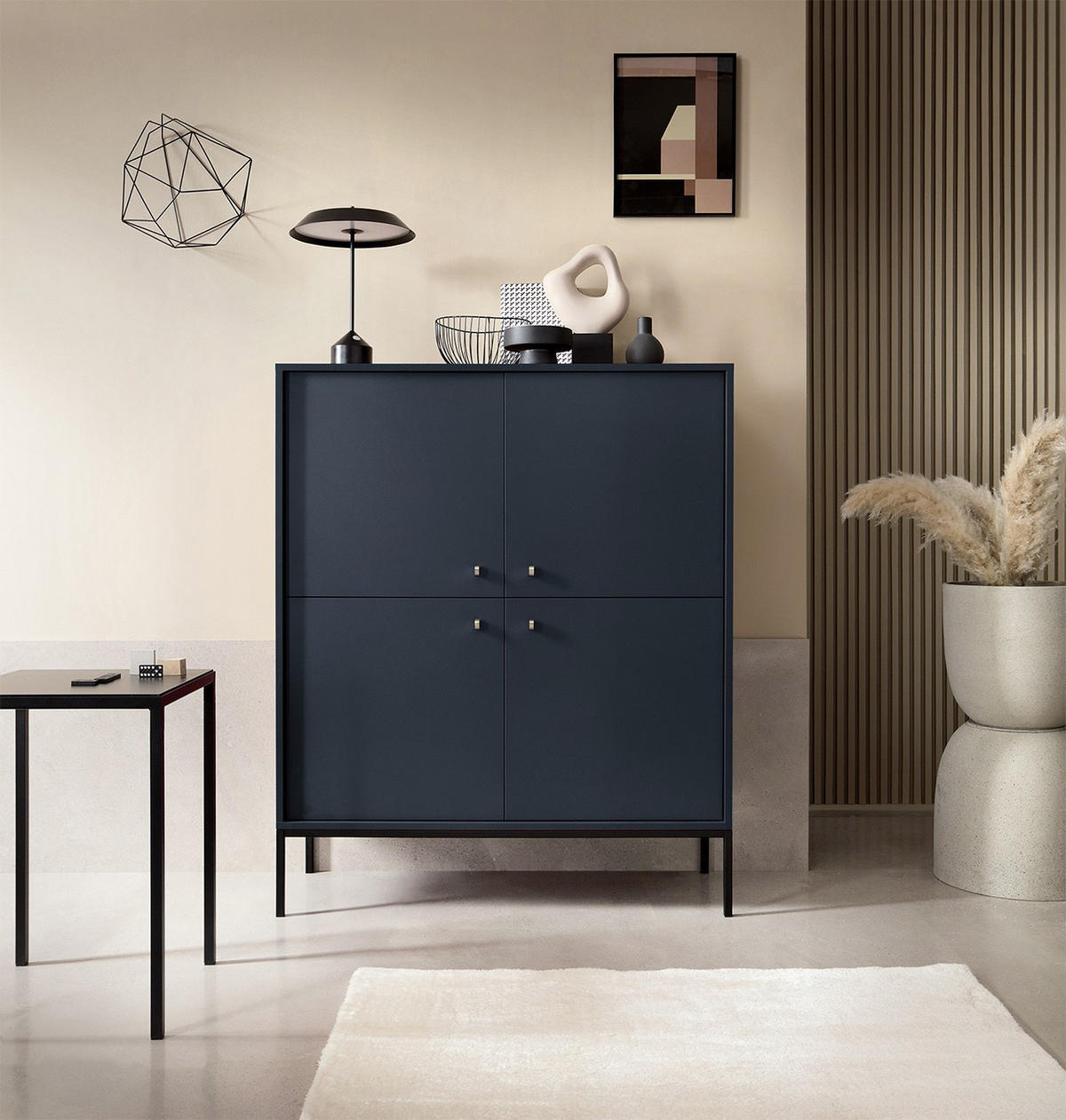 HIGHBOARD Molly Dunkelblau, Schwarze Beine, Hochkommode - Schwarz/Dunkelblau, Holzwerkstoff/Metall (104/125/39cm) - Bettso