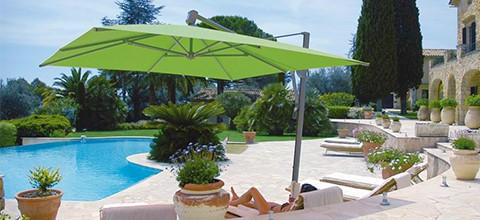 Sonnenschutz in Form einer Sonnenampel in allen Farben und Formen bei XXXLutz.