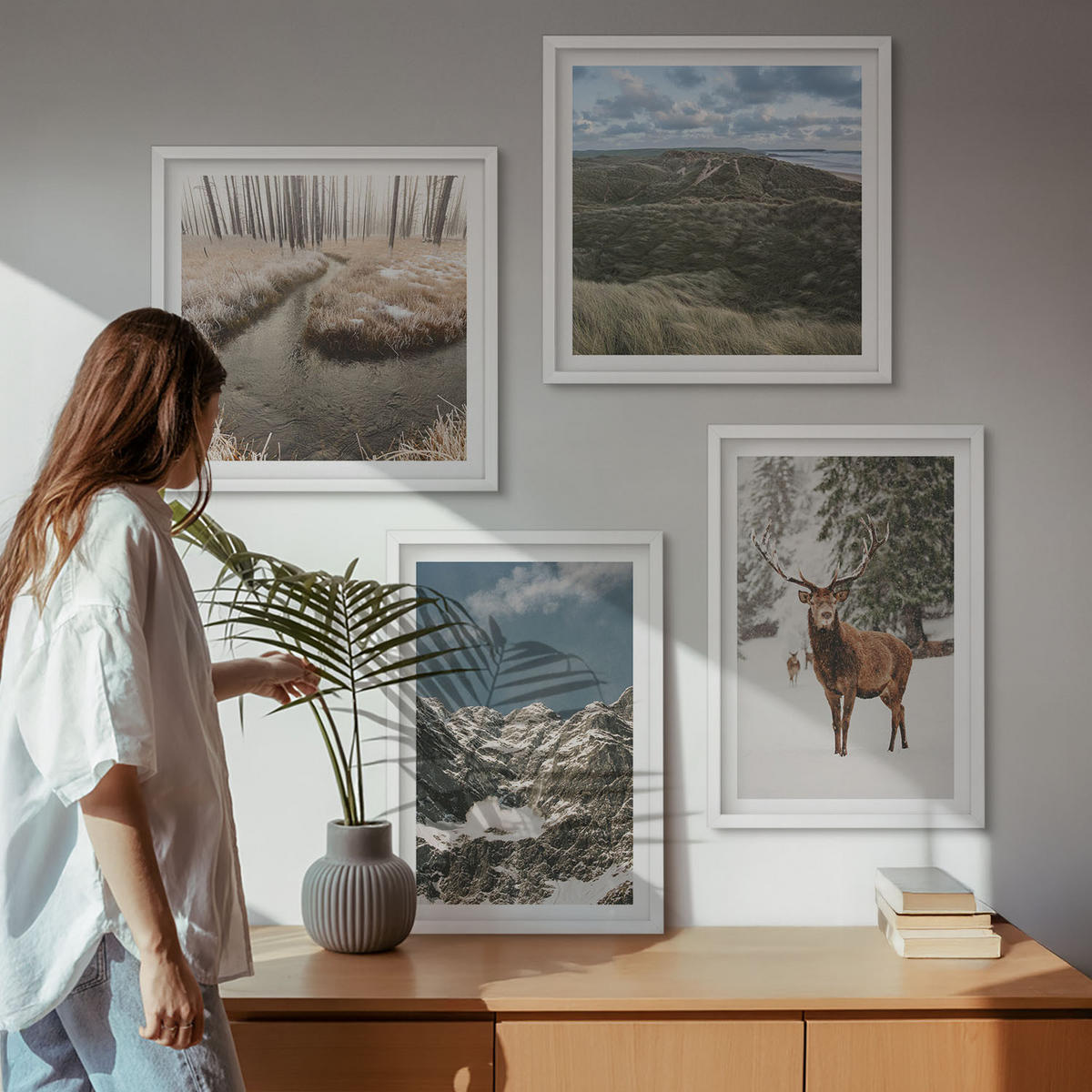 BILDER SET 4er Set - 50x50 cm & 40x60 cm Weißer Rahmen - Berge, Schnee, Hirsche, Waldlandschaft - Weiß, Kunststoff (50/50cm) - TULUP