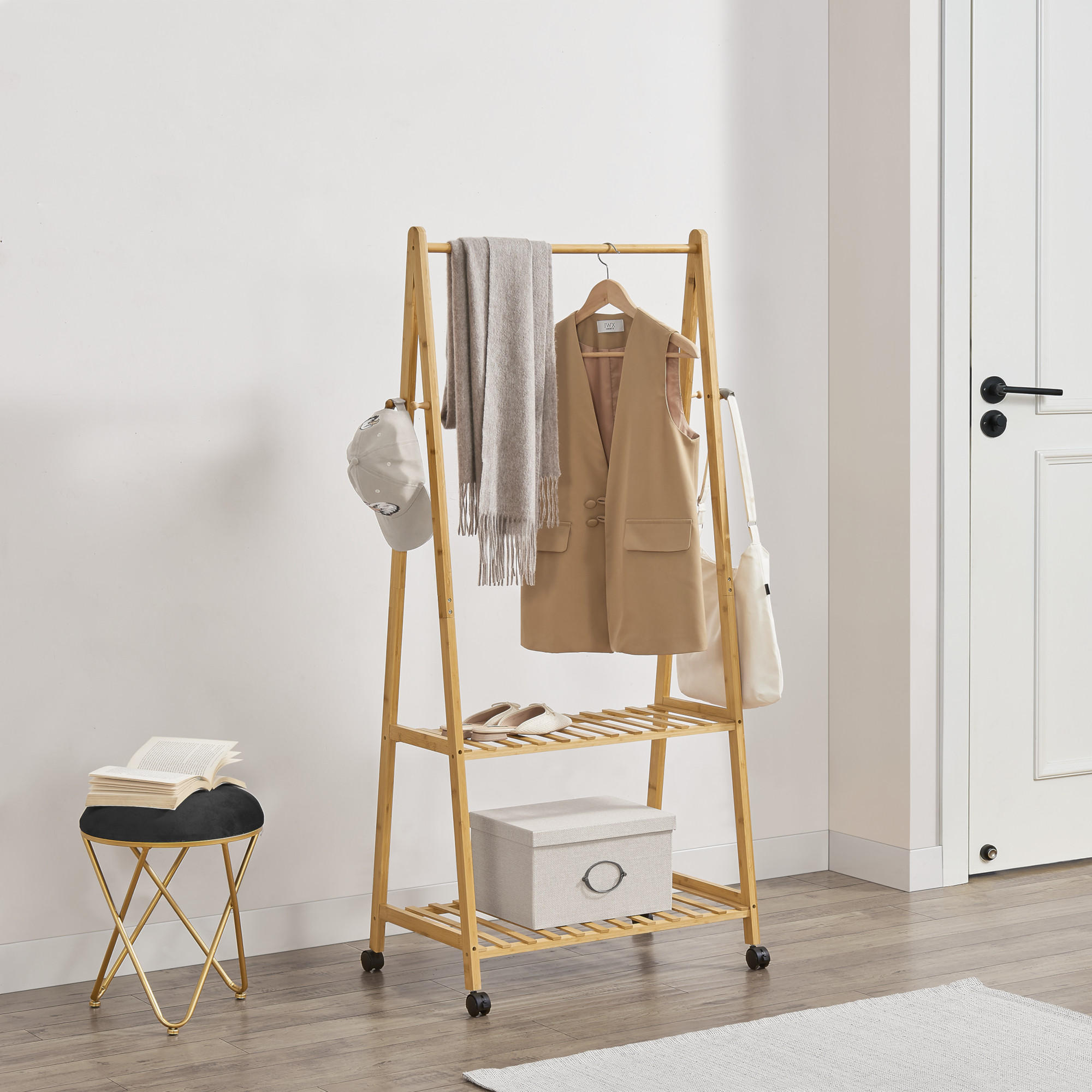 GARDEROBENSTÄNDER Öckerö - Naturfarben, Holz (69.5/152/43cm) - [en.casa]