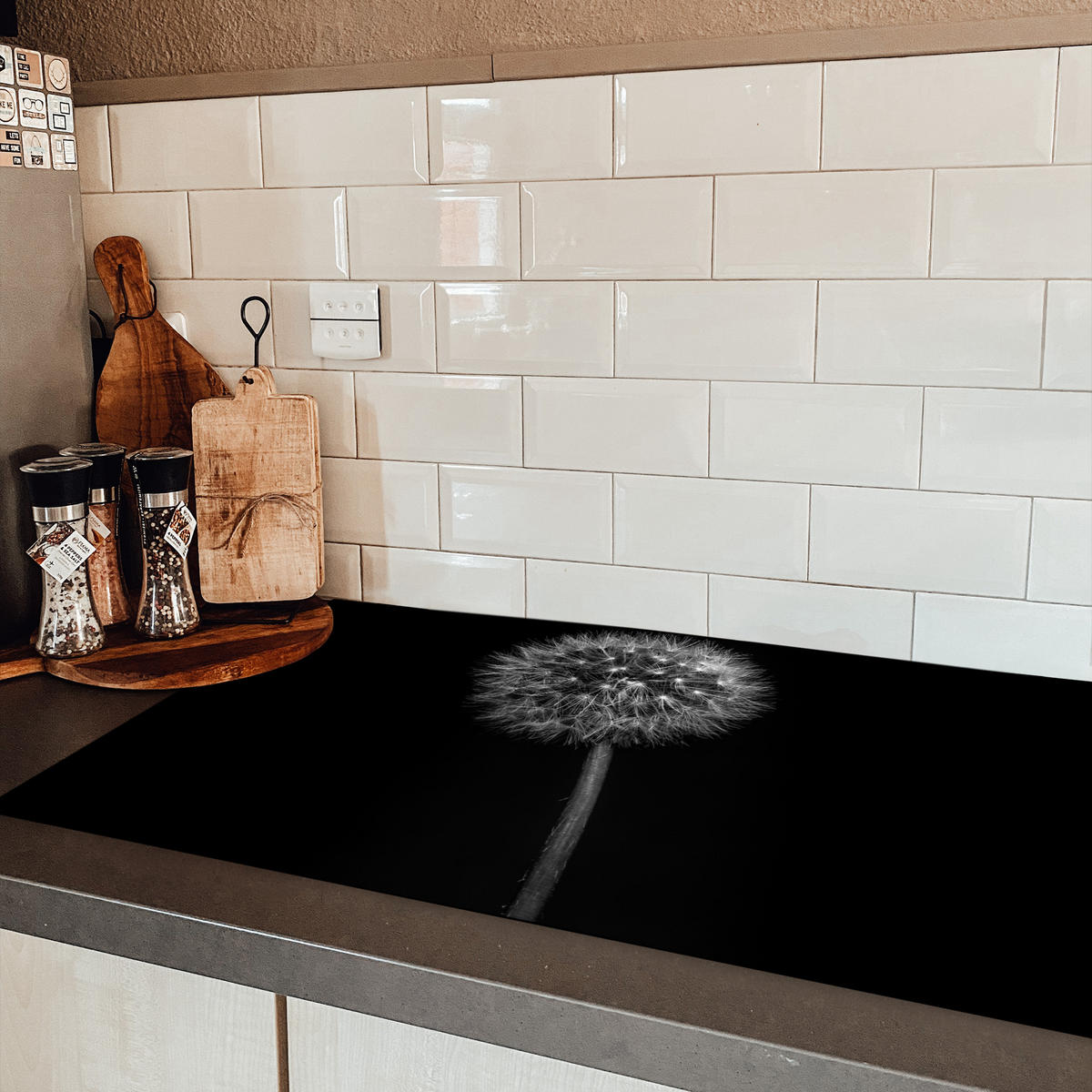 HERDABDECKPLATTE Löwenzahn - Schwarz - Floral - Botanisch Induktionsschutz 91.6x52.7 cm - Grau, Kunststoff (91.6/52.7/0.2cm) - MuchoWow