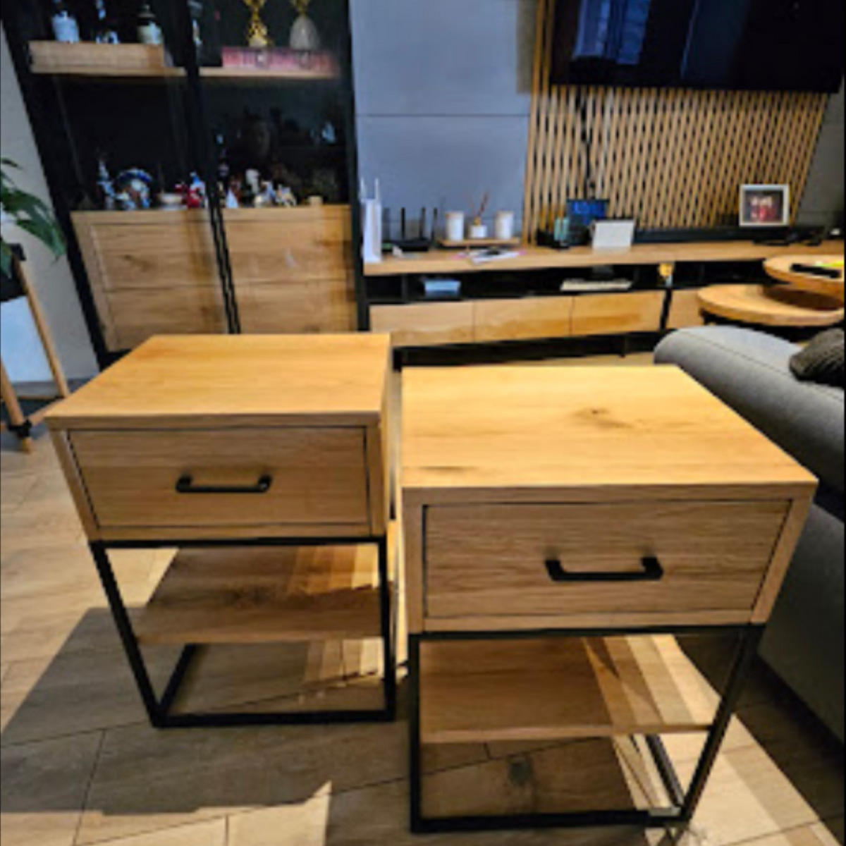 EICHEN-NACHTTISCH im industriellen Stil mit Schublade und Regal für das Schlafzimmer MERIS I - Eichefarben, Holz (40/55/35cm) - Rawood Furniture