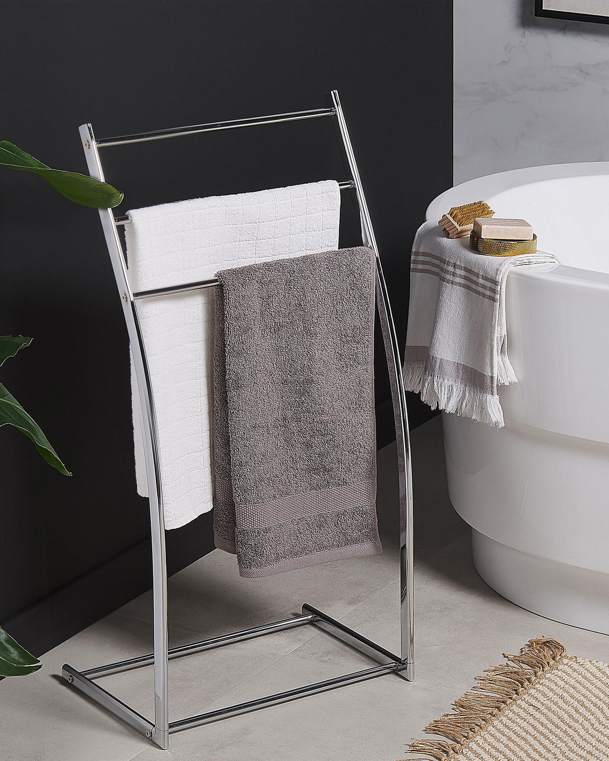 HANDTUCHSTÄNDER Stahl silber 44 x 86 cm Ambil - Silberfarben, Metall (44/86/28cm) - Beliani