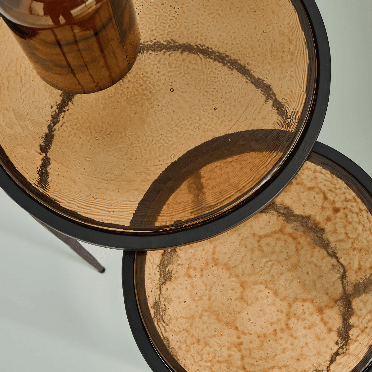 BEISTELLTISCHE für Sofa aus Rauchglas und schwarzem Metall D44 cm - IGLOO - Schwarz, Metall (51/51/53cm) - Signature