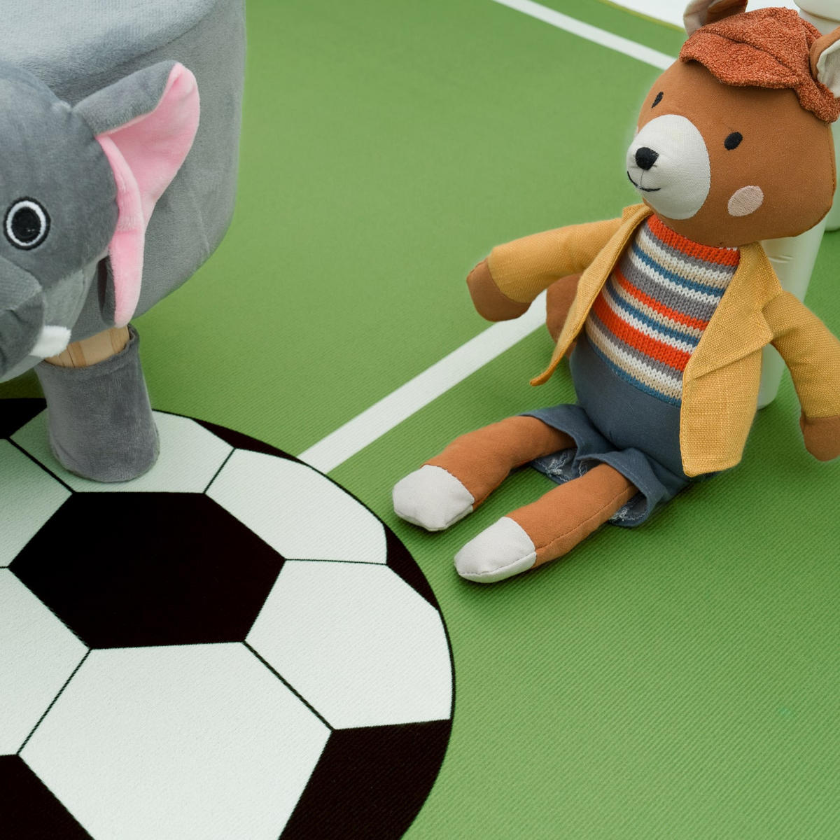 KINDERTEPPICH waschmaschinenwaschbar Fußballfeld‑Muster Kinderzimmer schmutzabweisend Grün Rechteckig 120x160 - Grün, Textil (120/160cm) - KADIMA DESIGN