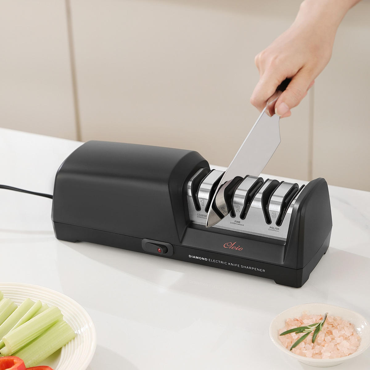 ELEKTRISCHER MESSERSCHÄRFER 3-STUFEN - Graphitfarben, Kunststoff - Oleio