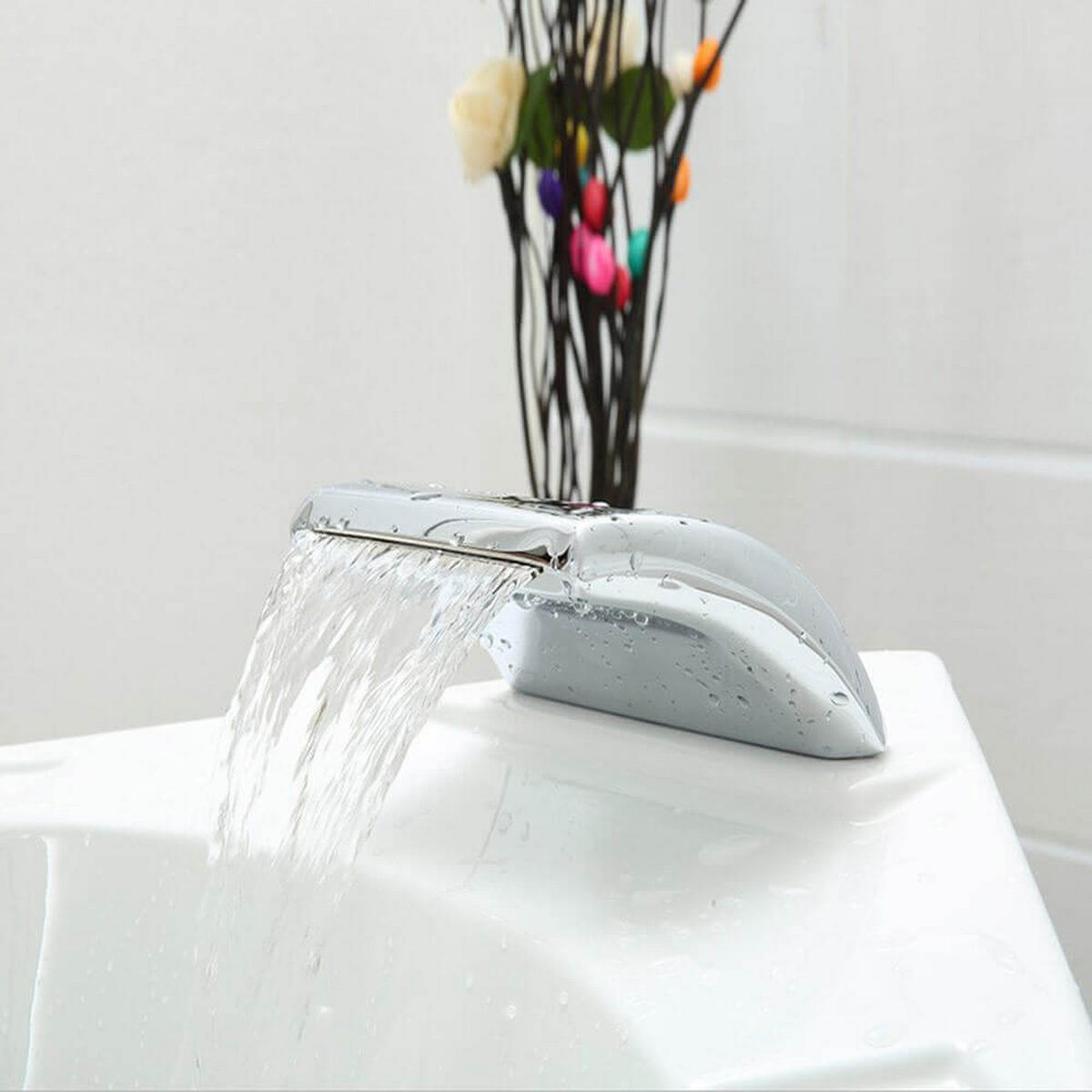 WHIRLPOOL Badewanne mit Lichttherapie LAGUNA L - 157 x 157 cm - Weiß, Keramik (157/65/157cm) - Home Deluxe