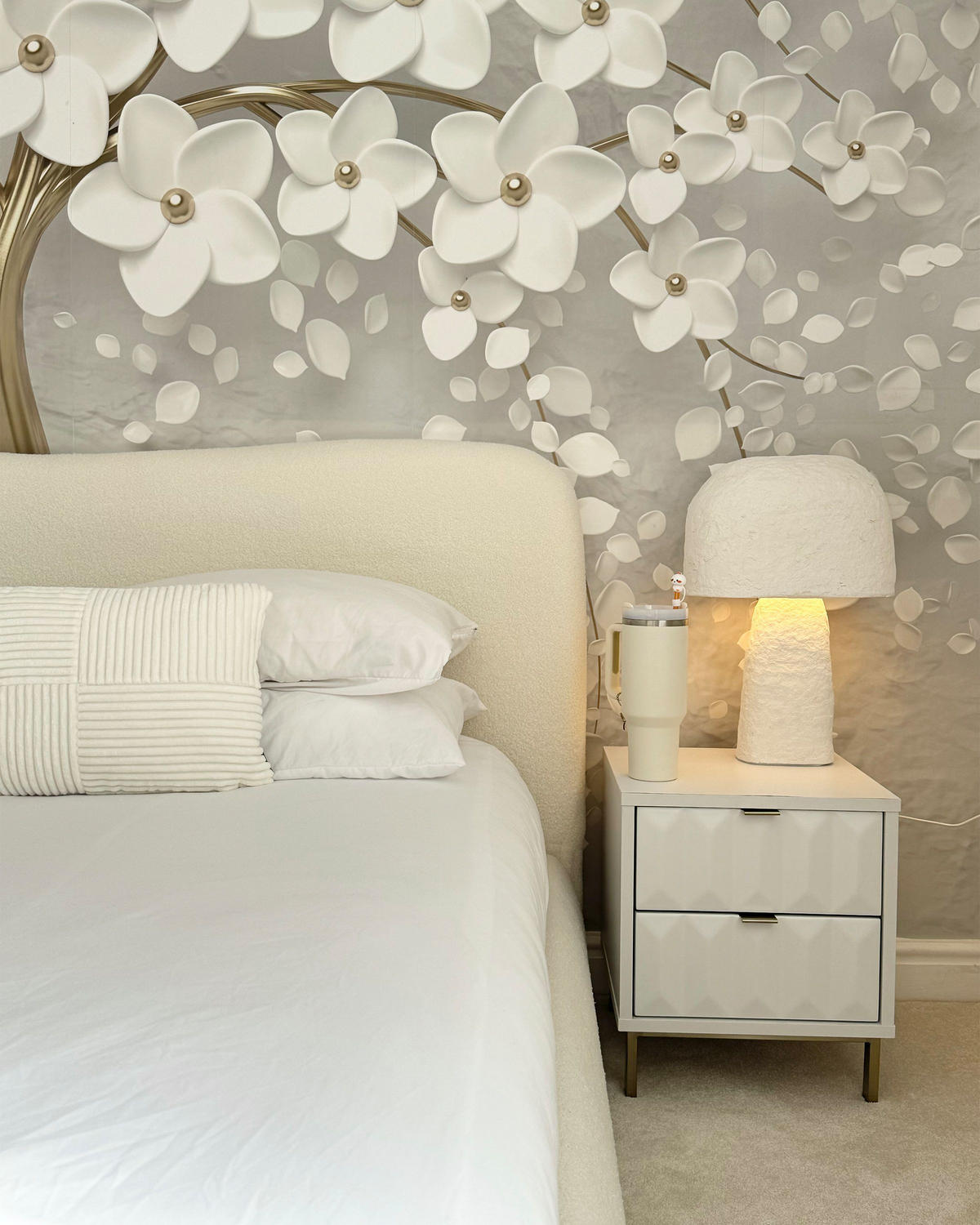 OBLAZINJENA POSTELJA bela 180x200 cm Blagnac - bela, tekstil - Beliani