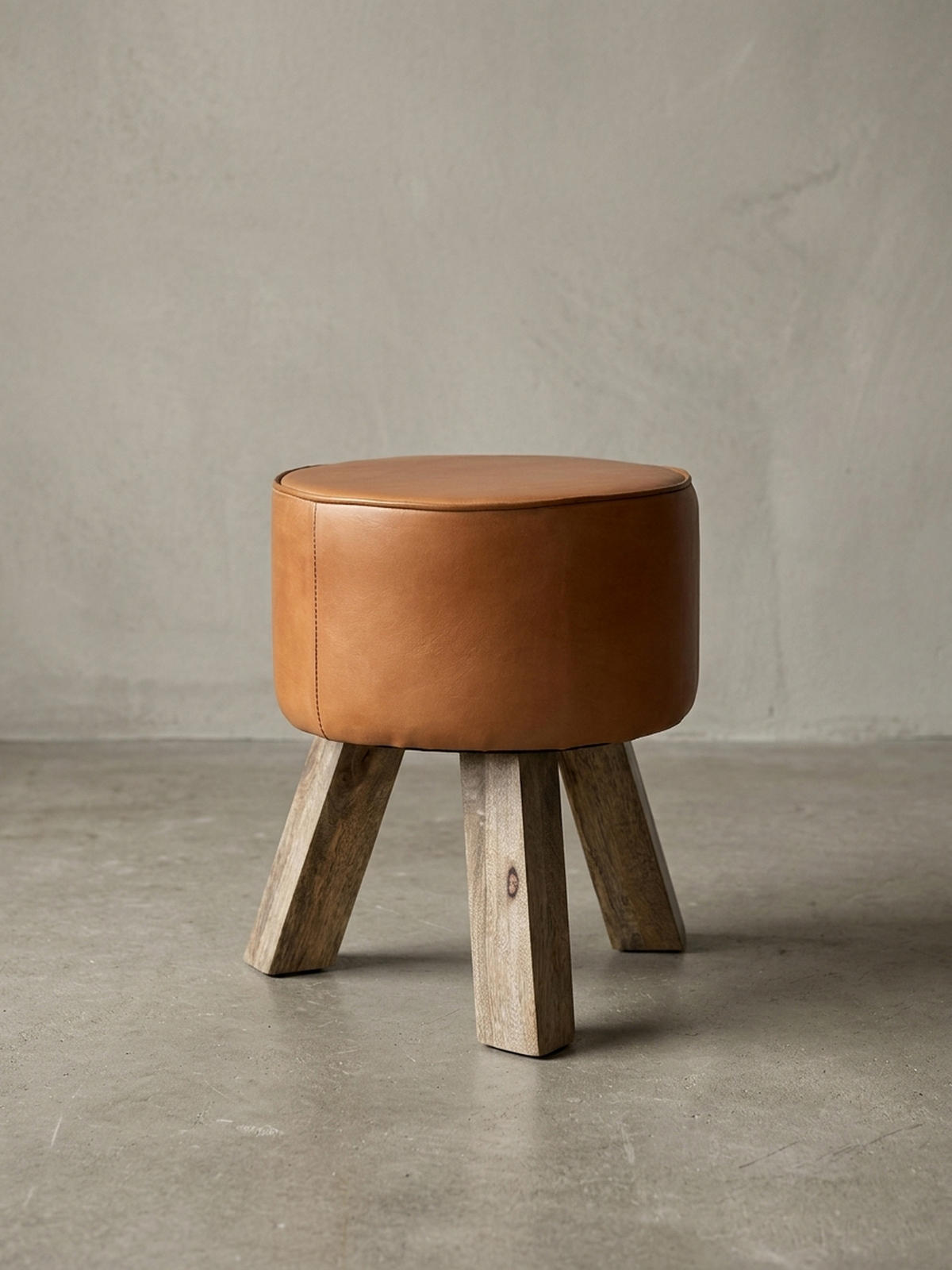 SITZHOCKER – Ziegenleder/Holz, 45 cm, Country-Stil - Braun, Mangoholz/Leder (37/45/37cm) - KADIMA DESIGN