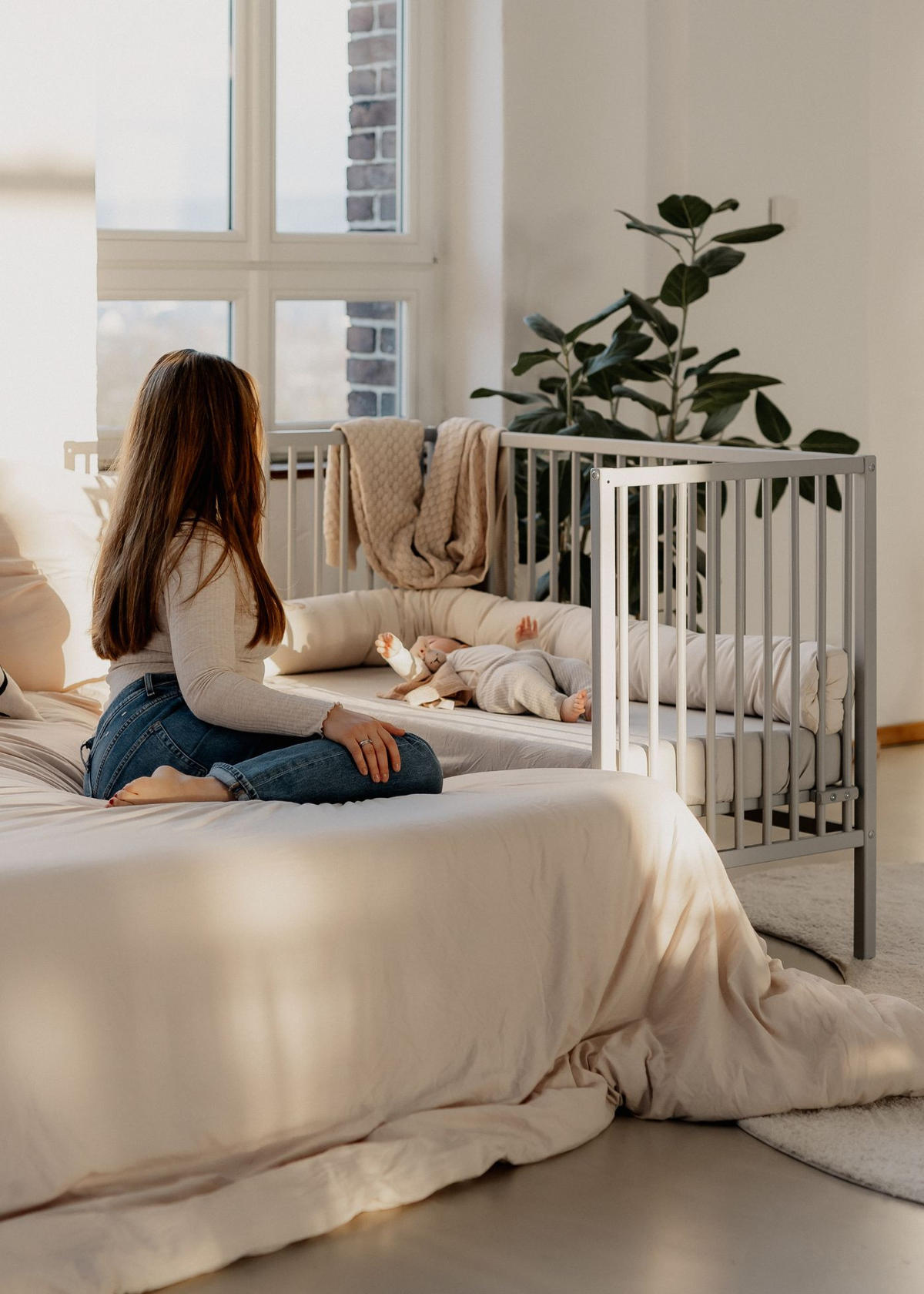 BEISTELLBETT Matratze SleepPlus, Rollen & Umbauseite - grau - Dreamy 4 in 1 Bett - Grau, Holz (120/90/60cm) - Sämann – make a difference.