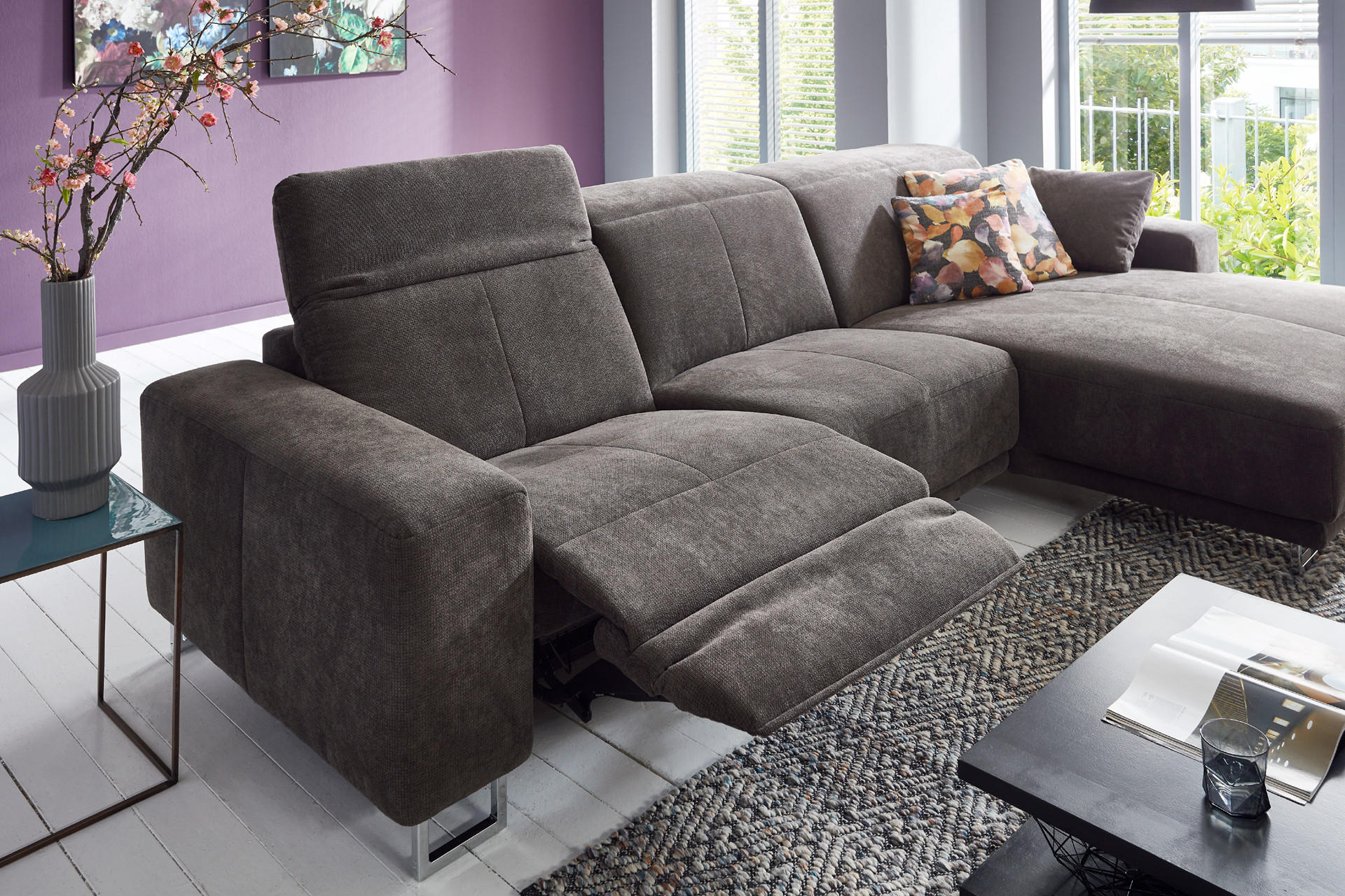 Braunes Sofa mit Relaxfunktion