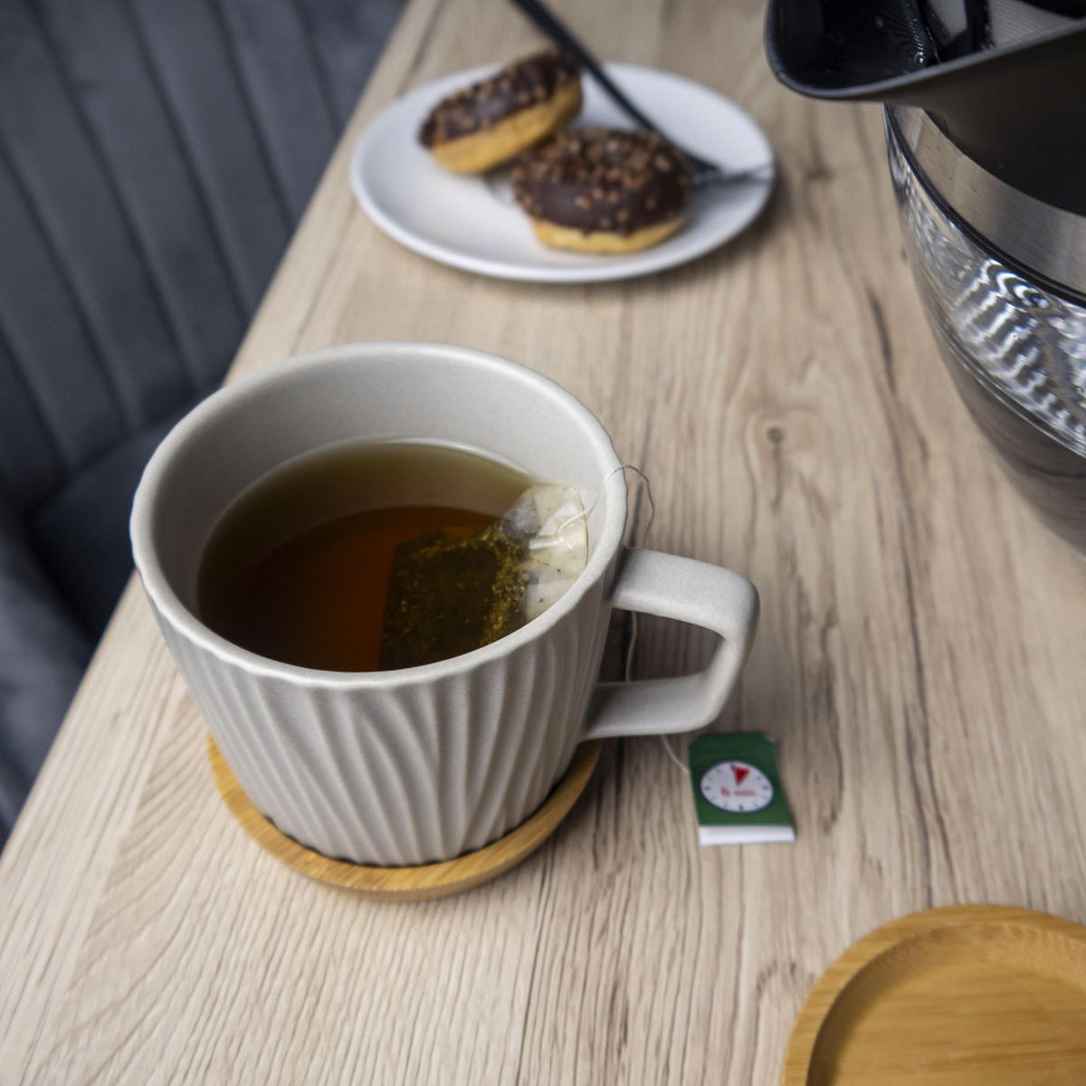 TEETASSE 230 ml mit Holz Untersetzer - Grau, Keramik (0.23L) - Intirilife