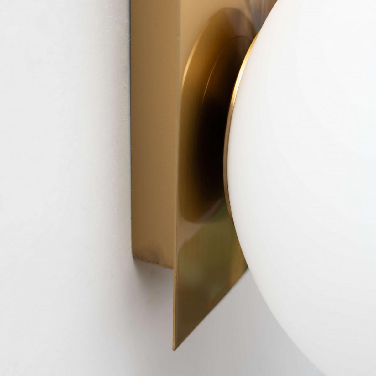 WANDLEUCHTE Oromia, Messing und Weiß, 33cm - Messingfarben, Glas (22.5/33/20cm) - KOSILUM