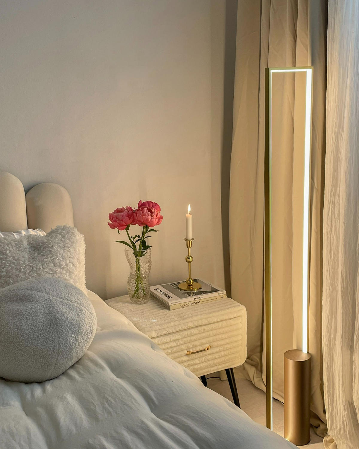 LED-STEHLAMPE Gold/Braun Patricio - Goldfarben/Braun, Metall (10/20/140cm) - Beliani