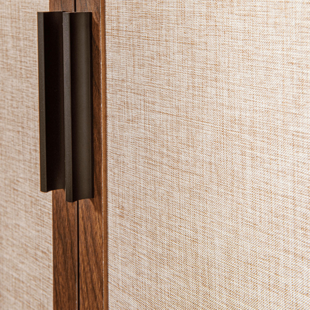 KOMMODE mit 2 Türen in Nussbaumoptik und Stofffronten jetson 80/39,5/79 cm - Nussbaumfarben, Holzwerkstoff (46.5/79/39.5cm) - Calicosy