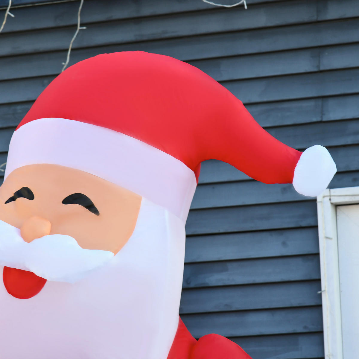 AUFBLASBARER Weihnachtsmann mit Zuckerstange 250 cm Santa Claus Geschenk LED - Multicolor, Kunststoff (85/250/140cm) - HOMCOM