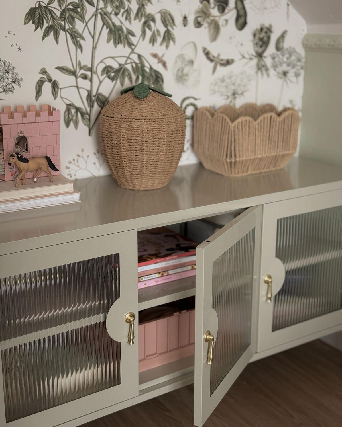 SIDEBOARD se 3 dveřmi Kov Světle béžový Gleora - béžová, kov (120/65/40cm) - Beliani