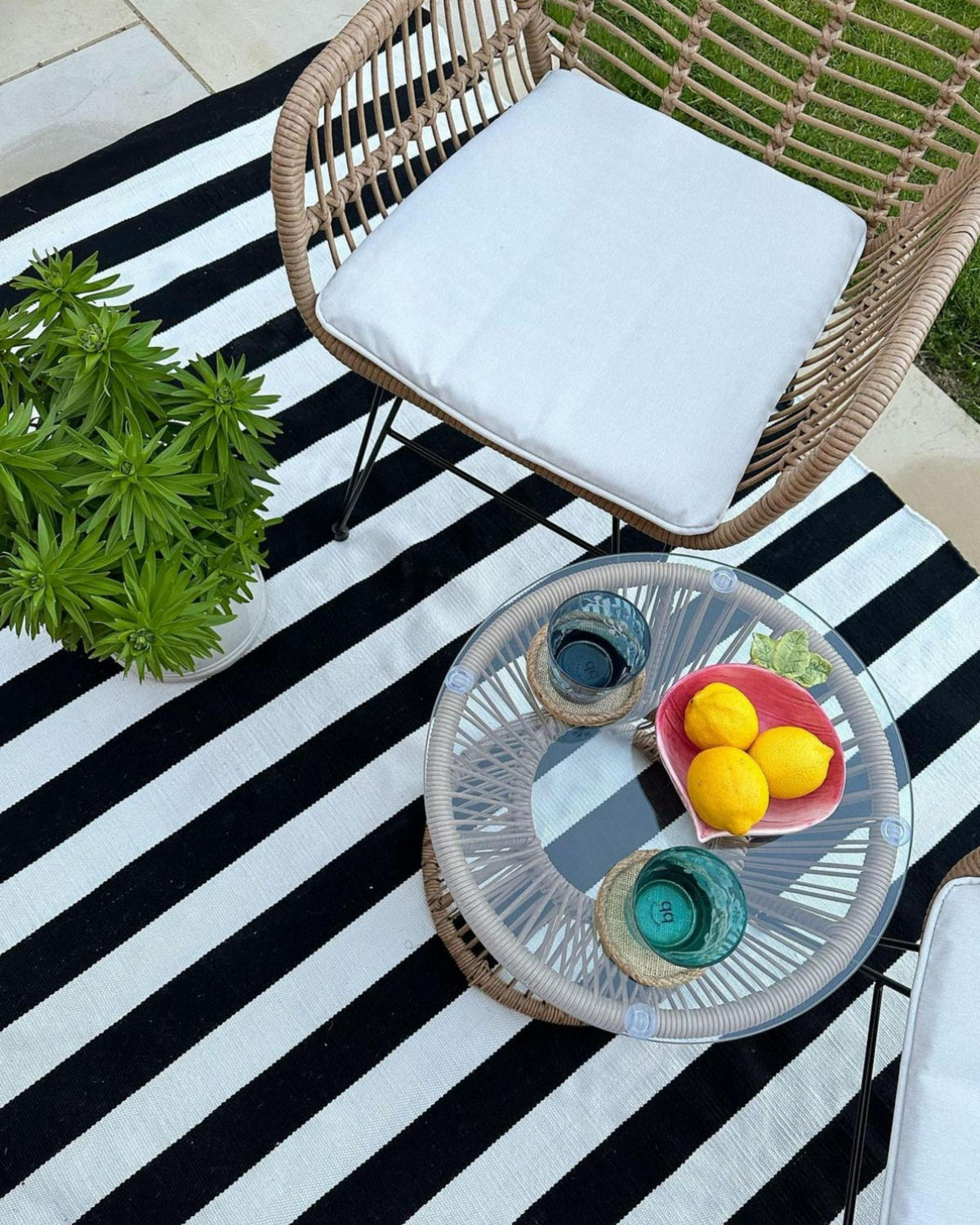 VENKOVNÍ KOBEREC Tavas 150/80 cm - černá, plast (80/150cm) - Beliani