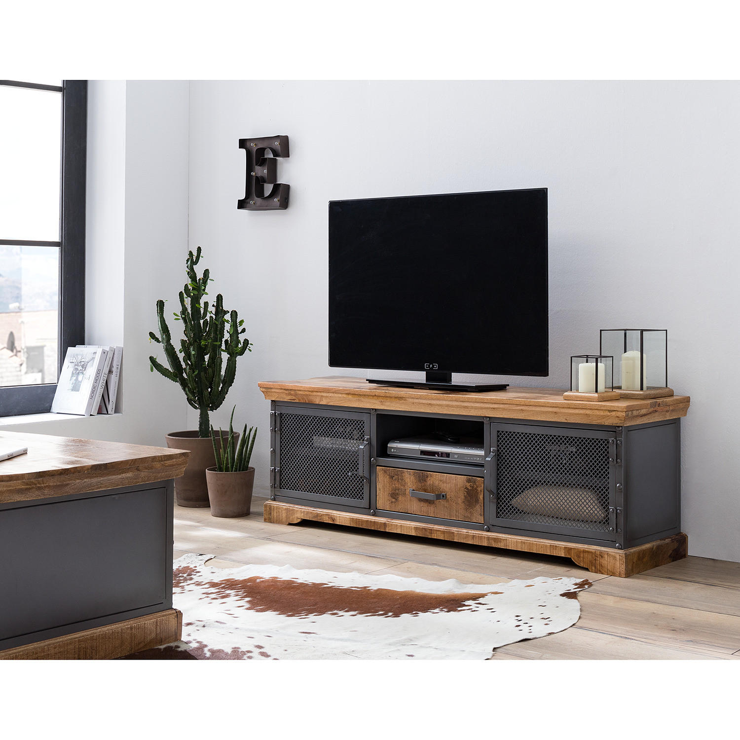 TV-LOWBOARD - Mango massiv / Metall - Braun, Holz (160/55/42cm) - home24
