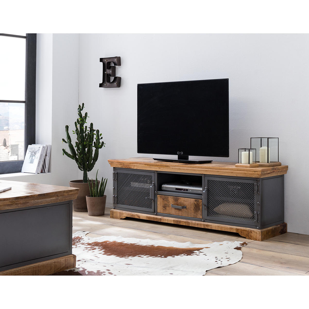 TV-LOWBOARD - Mango massiv / Metall - Braun, Holz (160/55/42cm) - home24